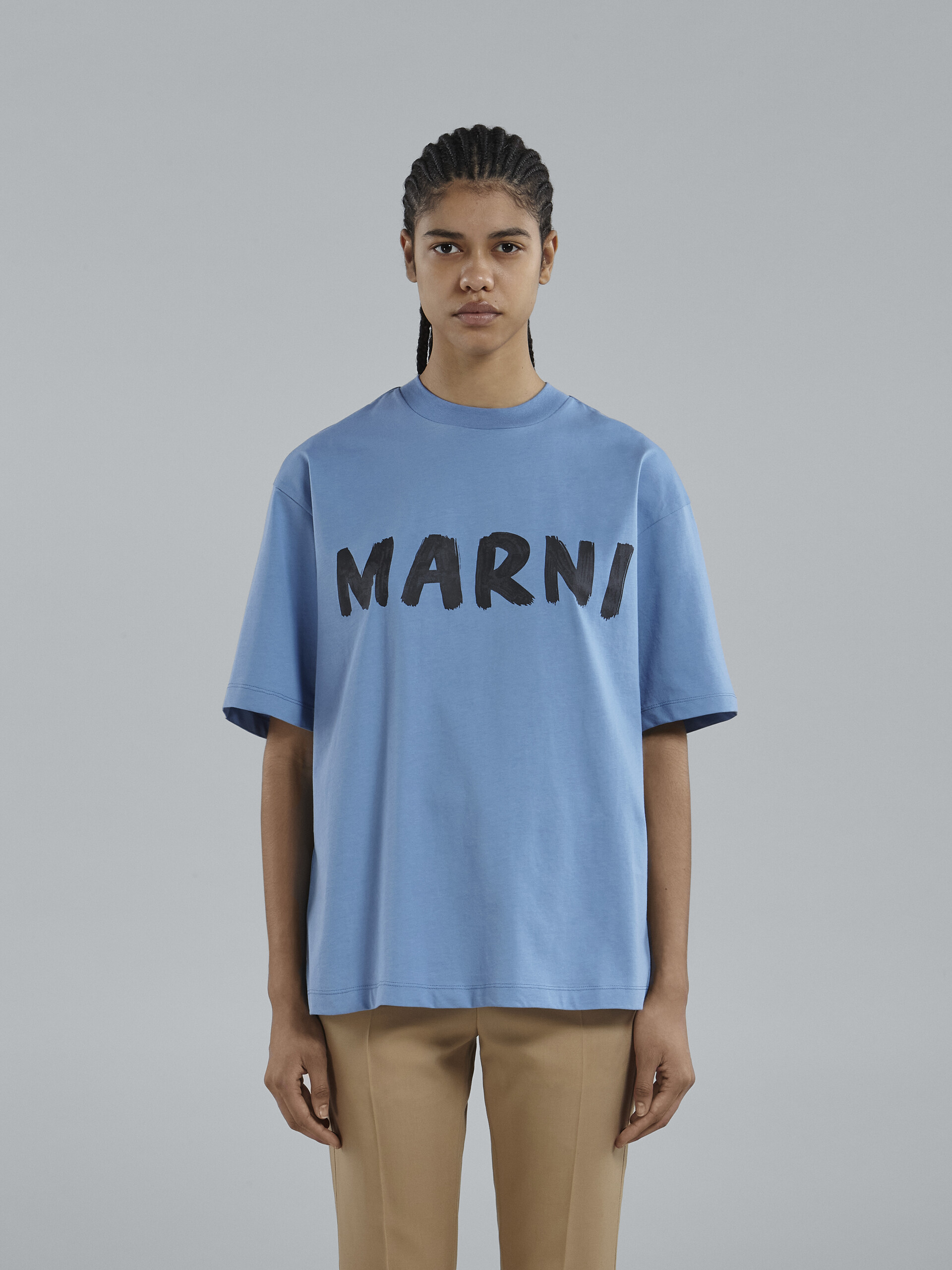 T-shirt en jersey biologique bleu à imprimé logo - T-shirts - Image 2