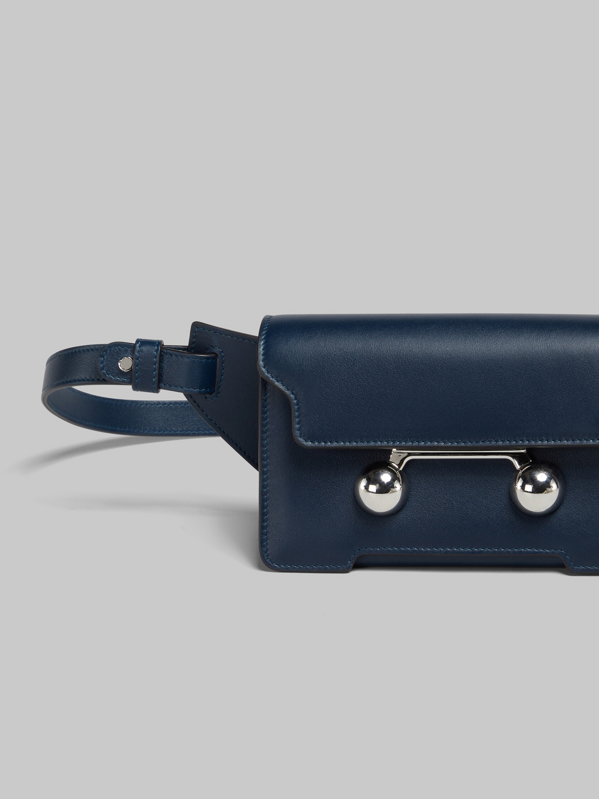 Deep blue leather Trunkaroo crossbody bag - Belt Bag - Image 5