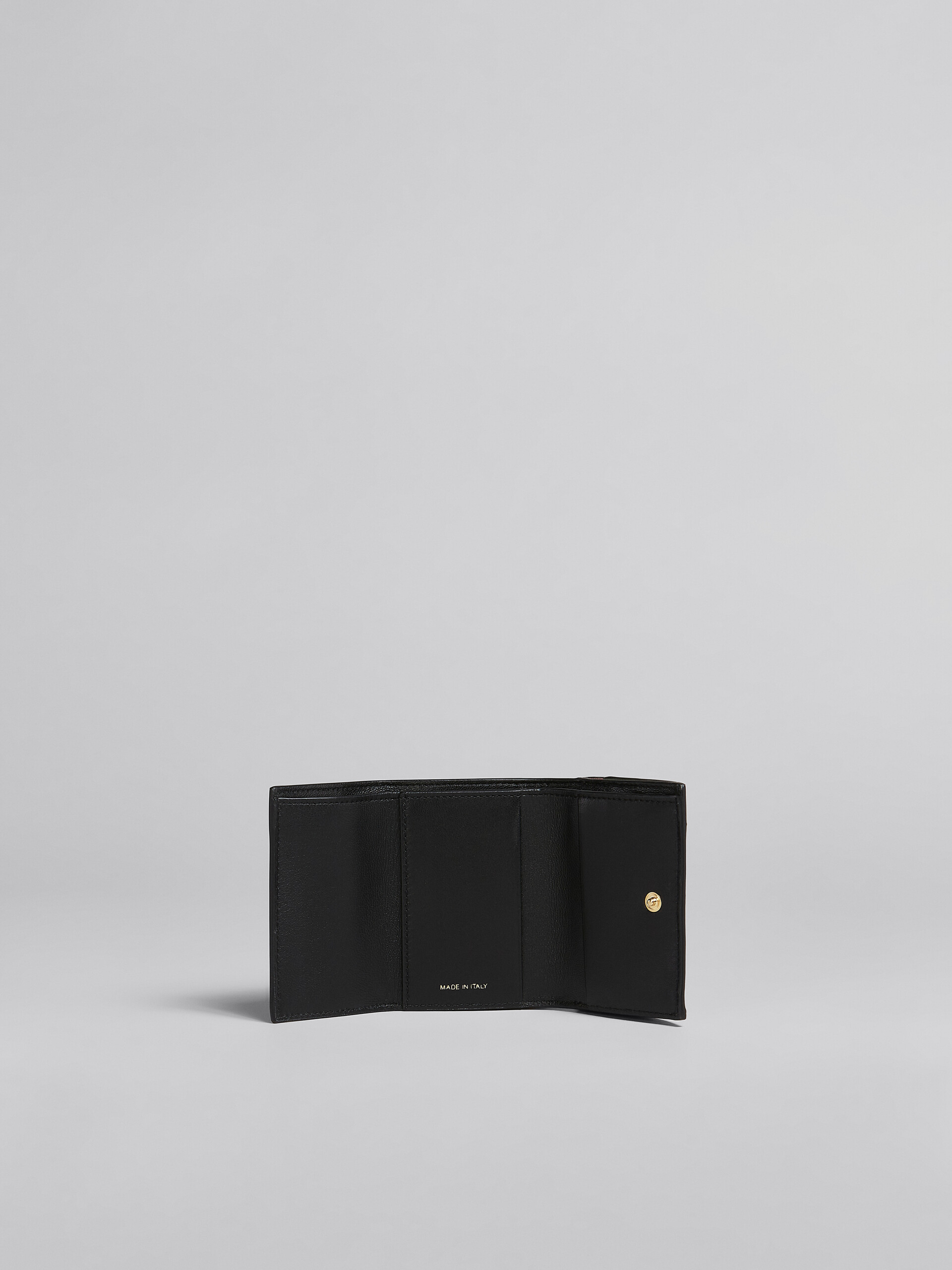 Dreifache Faltbrieftasche aus braunem Saffiano-Leder - Brieftaschen - Image 2