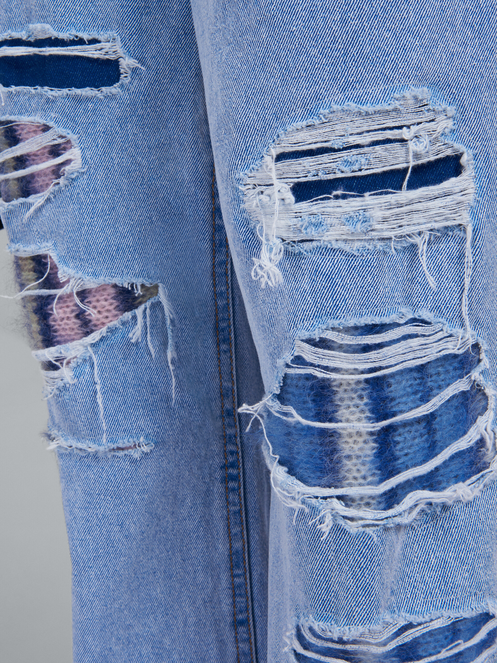 Weite Hose aus hellblauem Jeans und Mohair - Hosen - Image 4