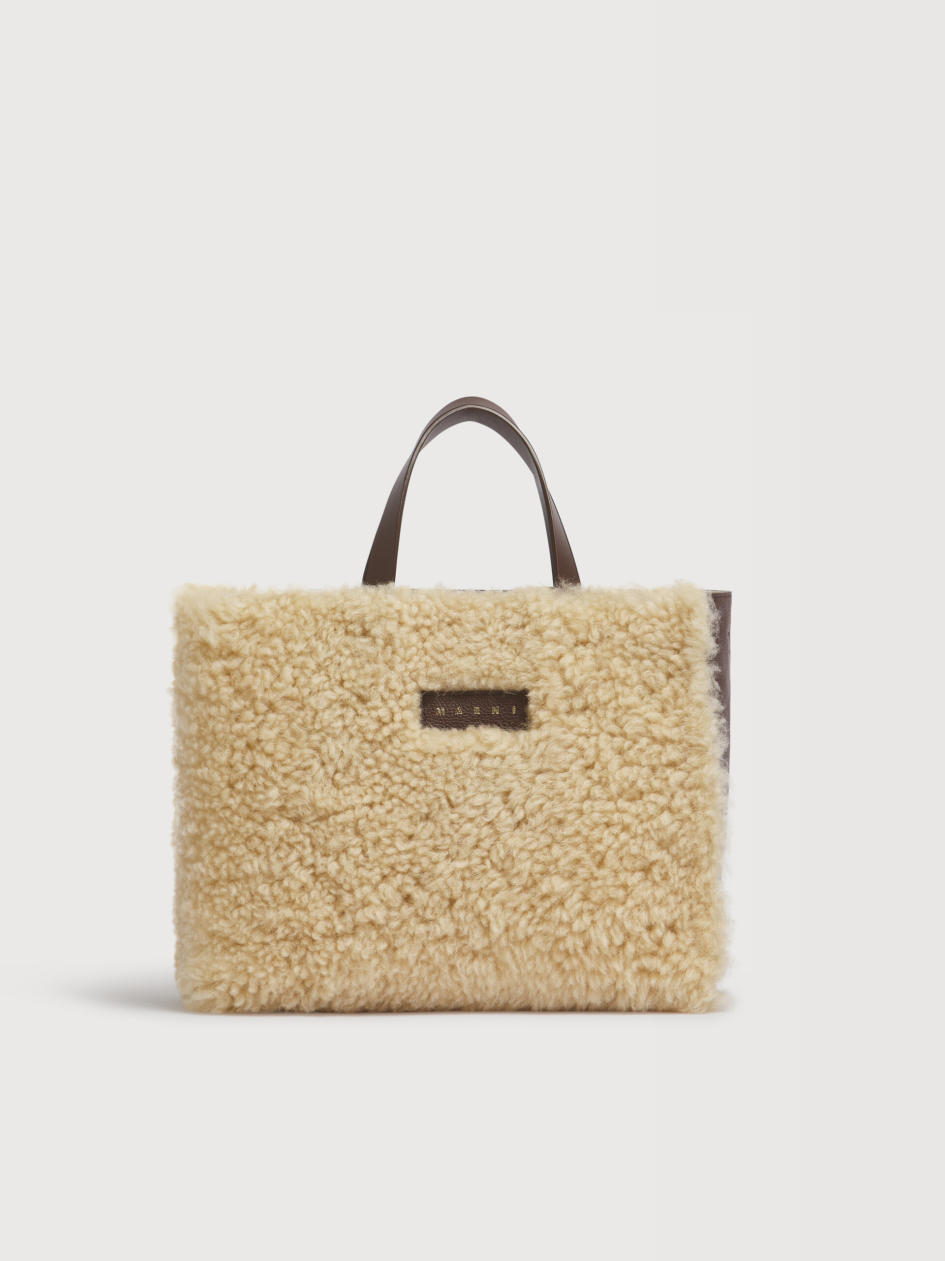 クリーム ムートン＆ブラウン レザー Museo Soft E/W バッグ - ショッピングバッグ - Image 1