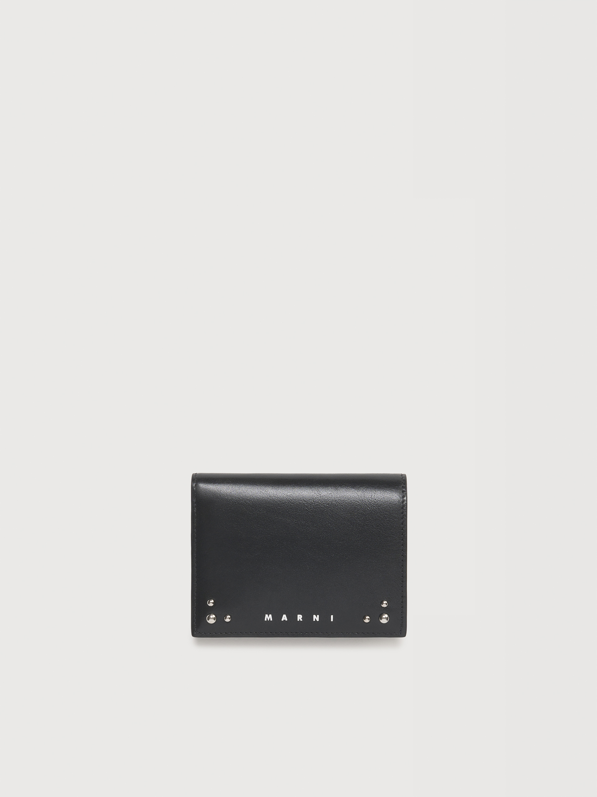 ブラックレザー 二つ折りウォレット スタッズ付き - 財布 - Image 1