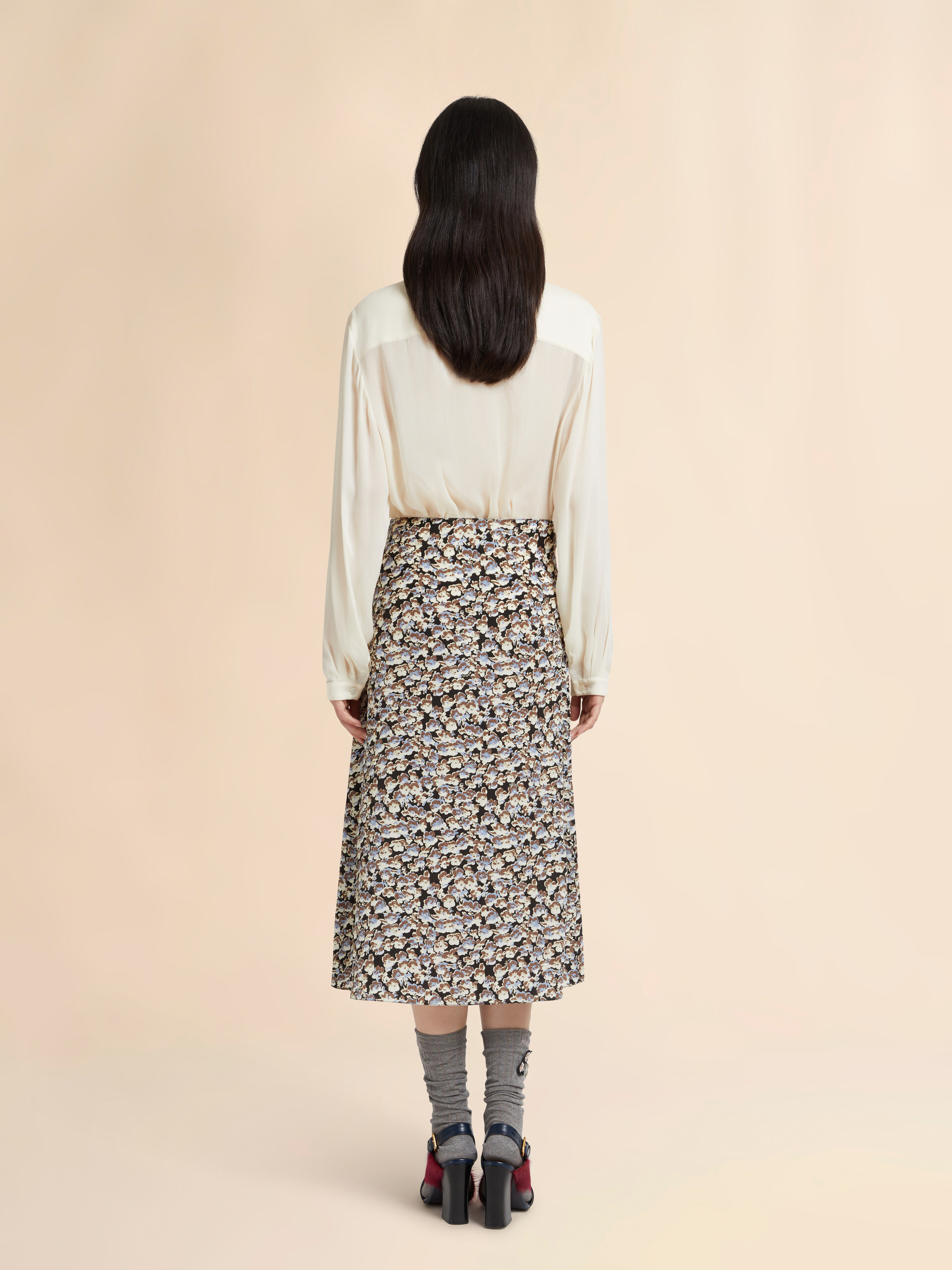 Pink crêpe de chine fluid skirt with Anemones print - Skirts - Image 3