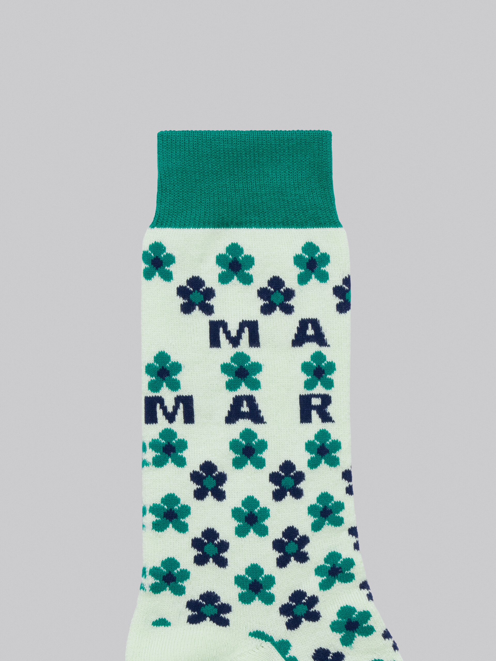Geblümte Socken aus hellgrünem Jacquard - Socken - Image 3