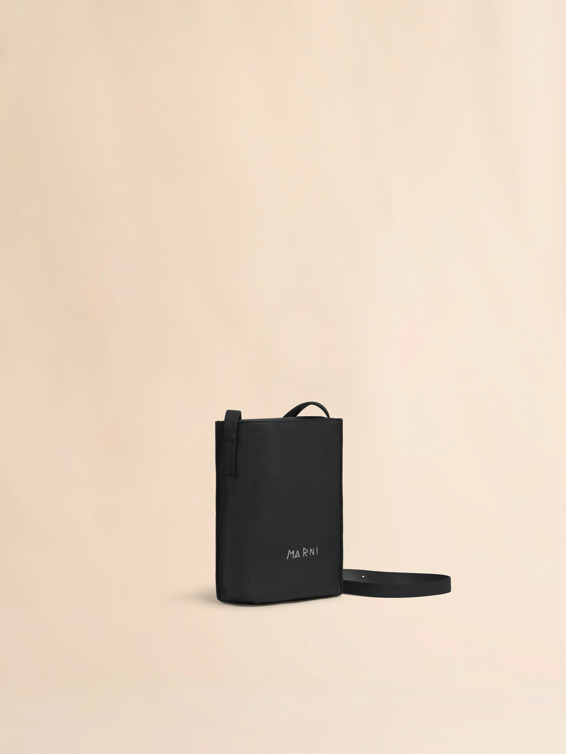 【MARNI】ブラック レザー製 Museo ナノバッグ MUSEO nano bag in black leather | Marni