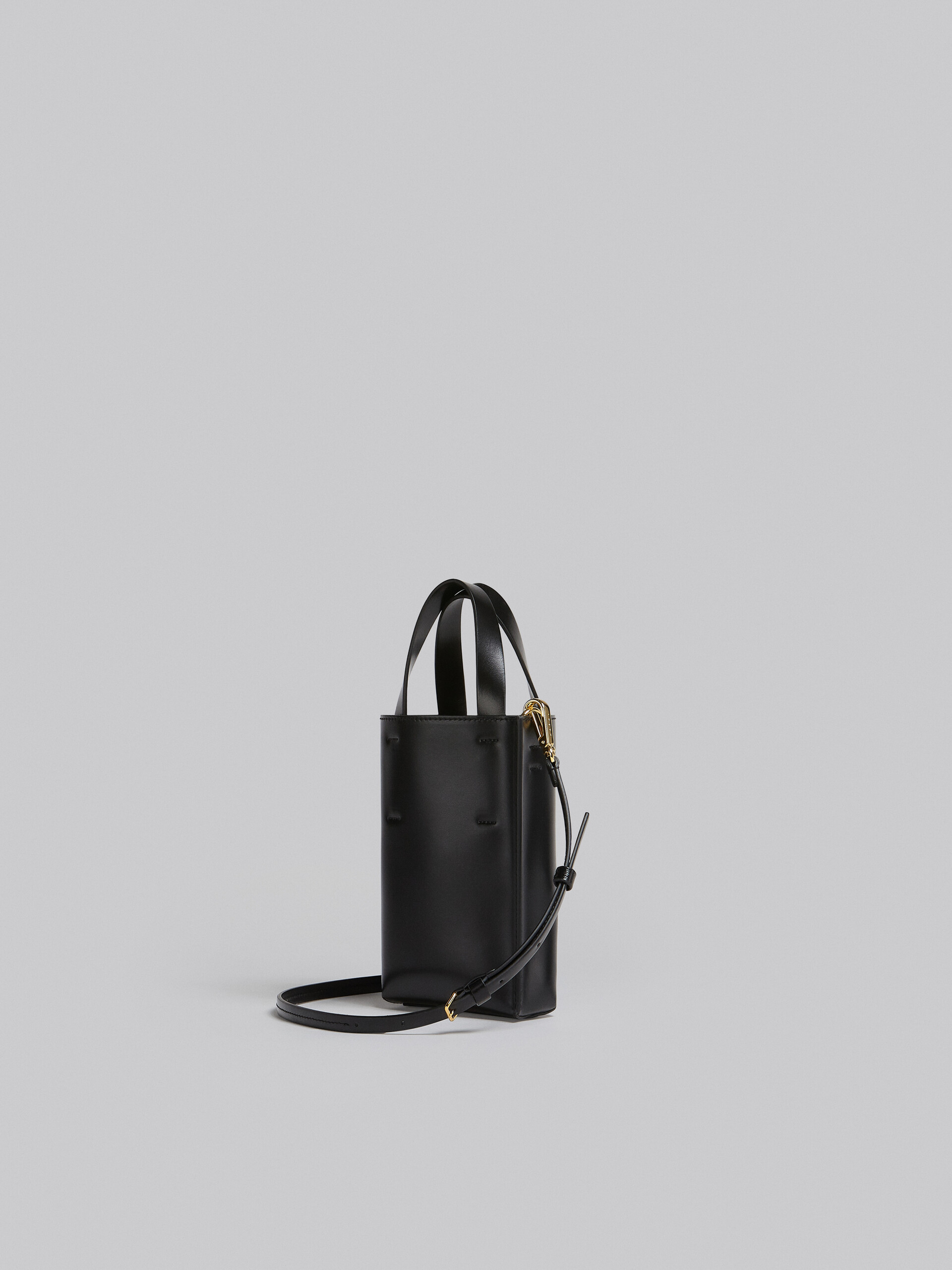 Nano MUSEO Shopper aus schwarzem glänzendem, glattem Kalbsleder mit Schulterriemen - Shopper - Image 3