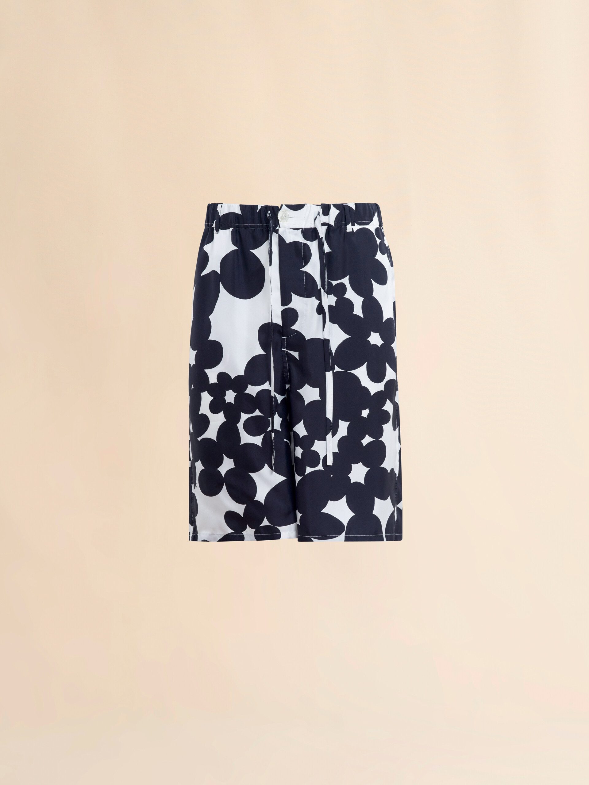 ブラック ホワイト シルクバミューダショーツ、Dillies プリント - パンツ - Image 1