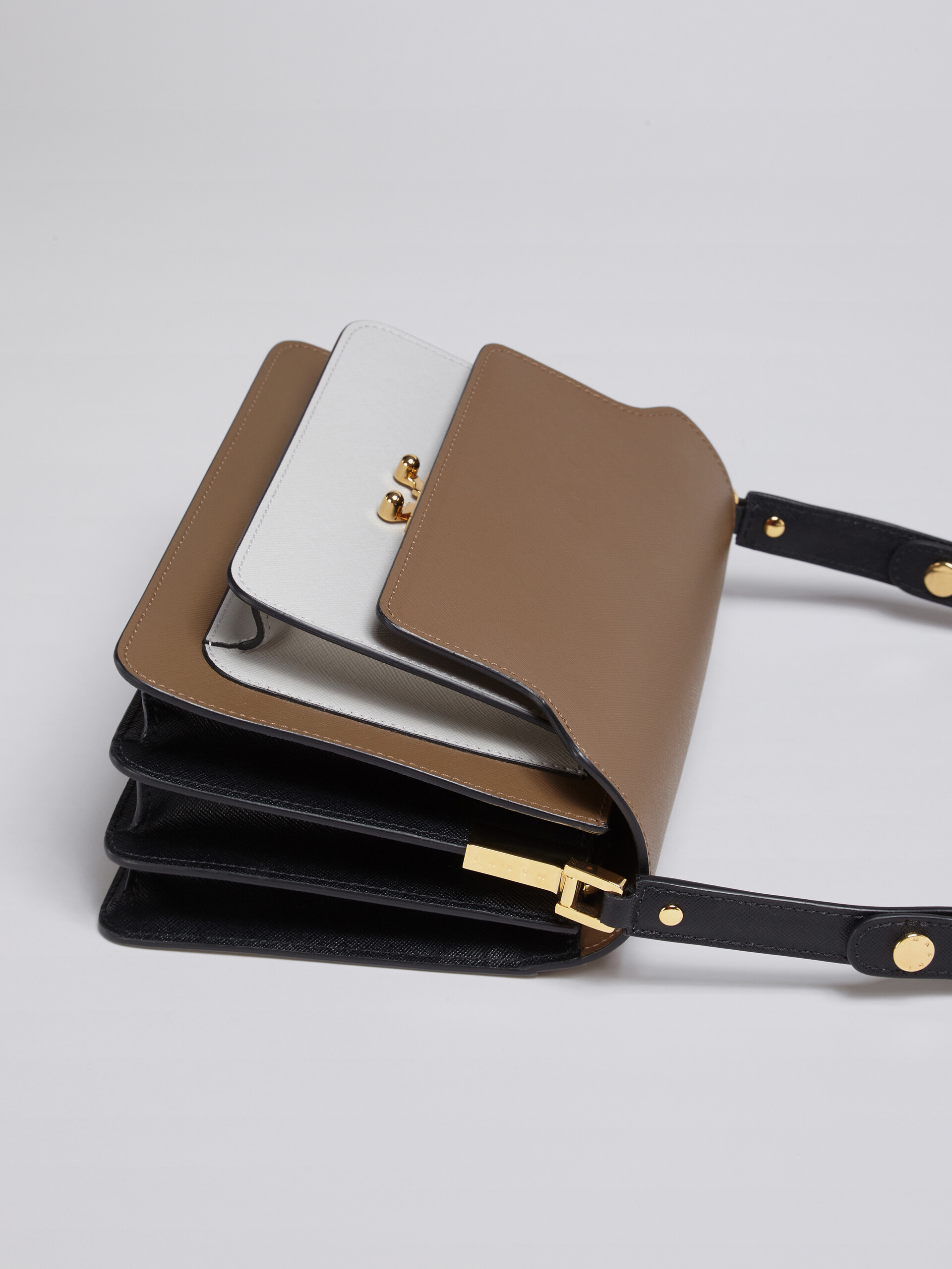 TRUNK Tasche aus braunem, weißem und schwarzem Saffiano-Kalbsleder - Schultertaschen - Image 5