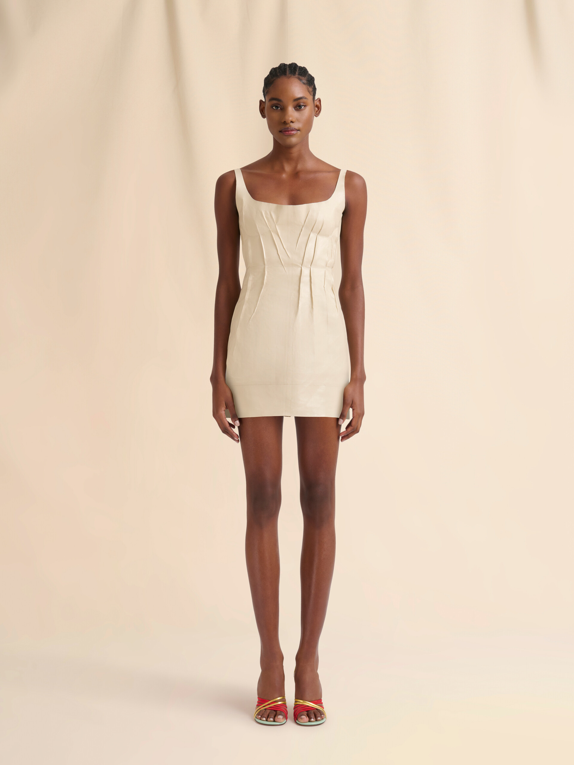 Cremefarbenes Minikleid aus Nappa mit Abnähern - Kleider - Image 2
