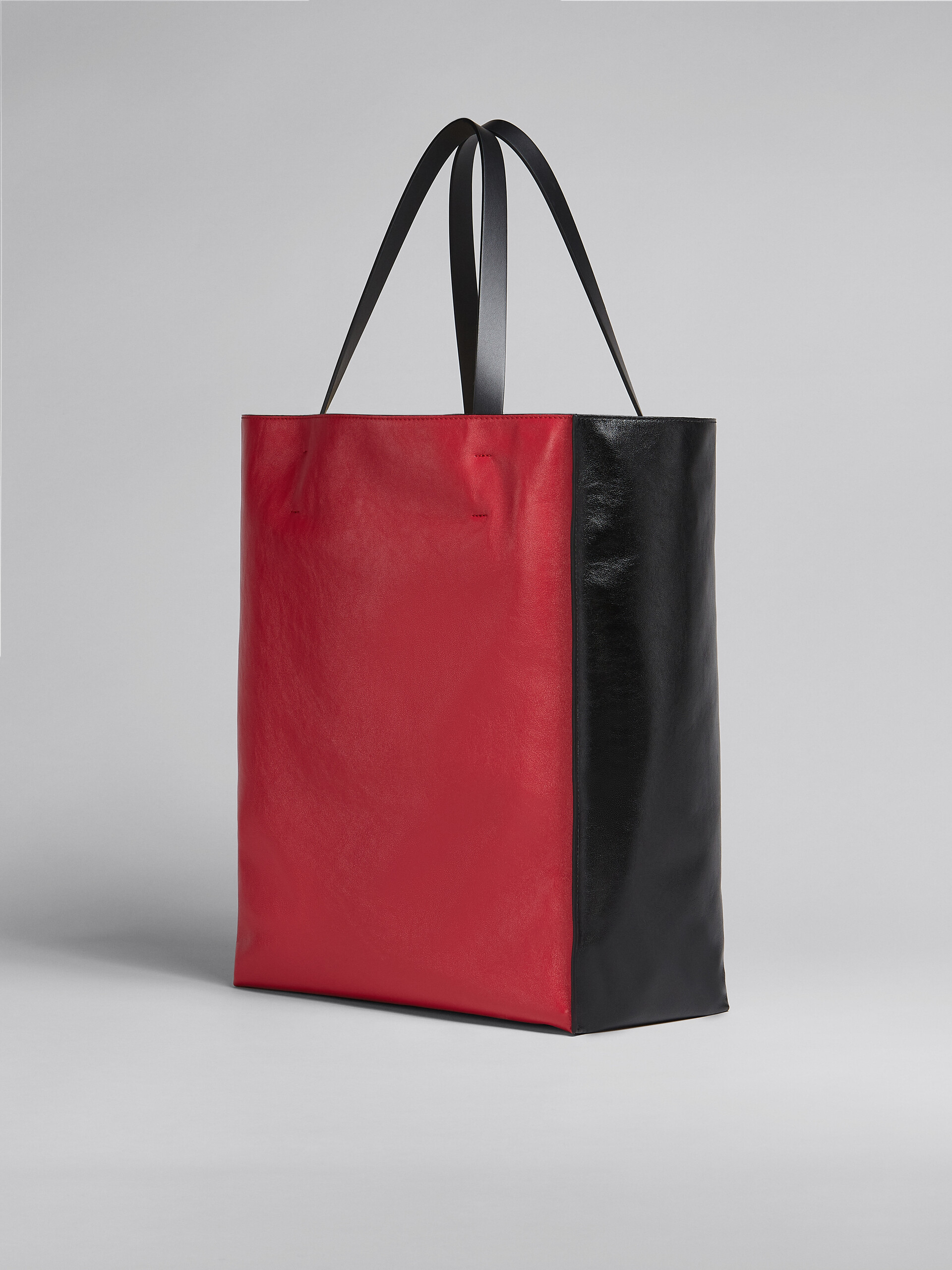 Museo Soft Large bag in black and red shiny leather - Shopping Bags - Image 3