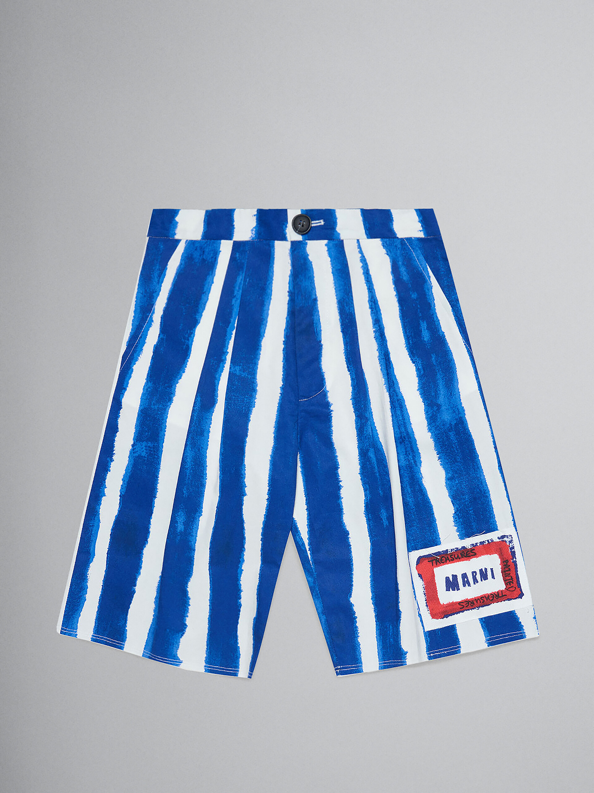 Pantalón corto azul de gabardina con motivo de rayas en toda la superficie - Pantalones - Image 1
