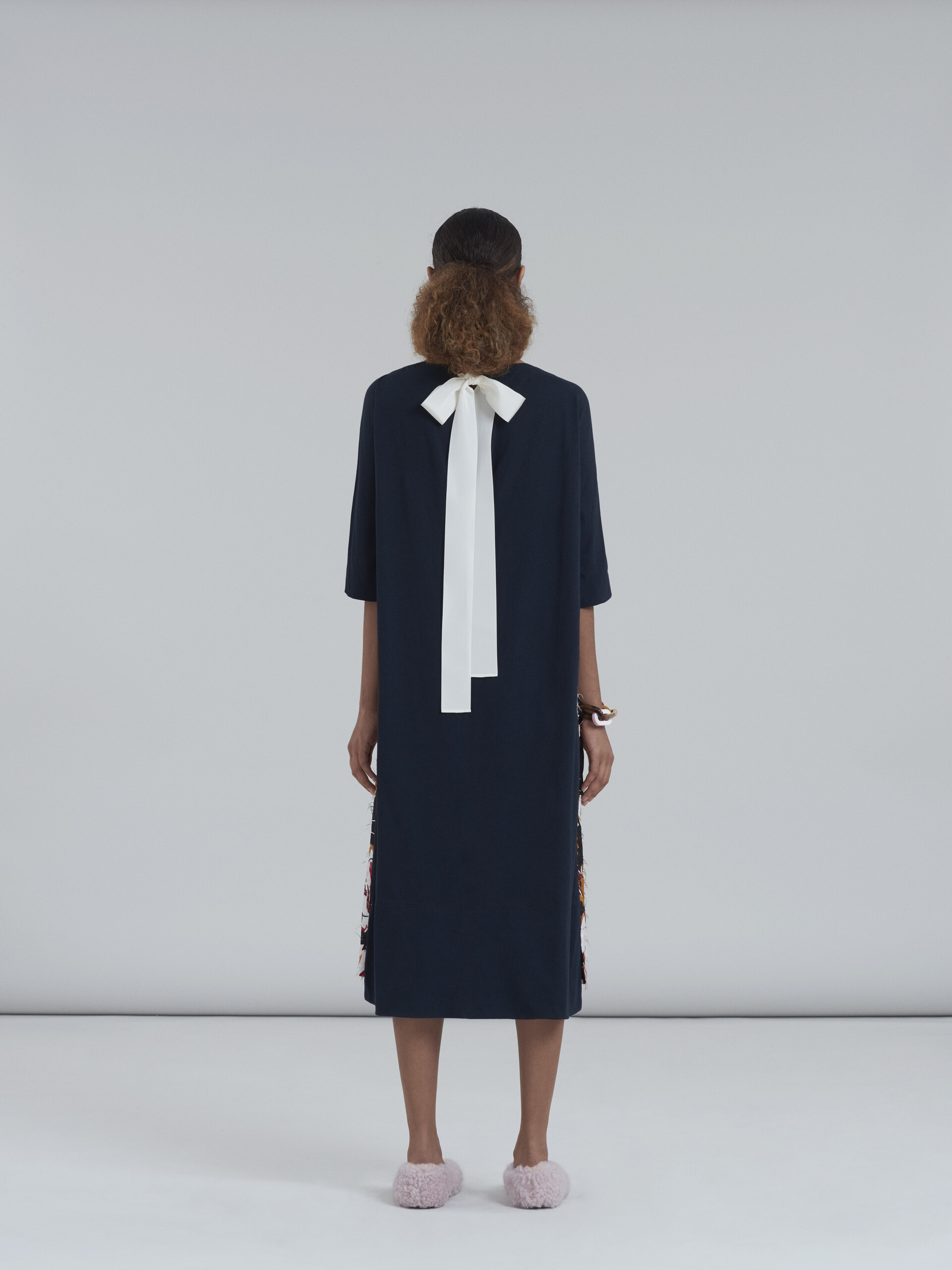 Organic cotton jersey dress with contrast bow - Dresses - Image 3