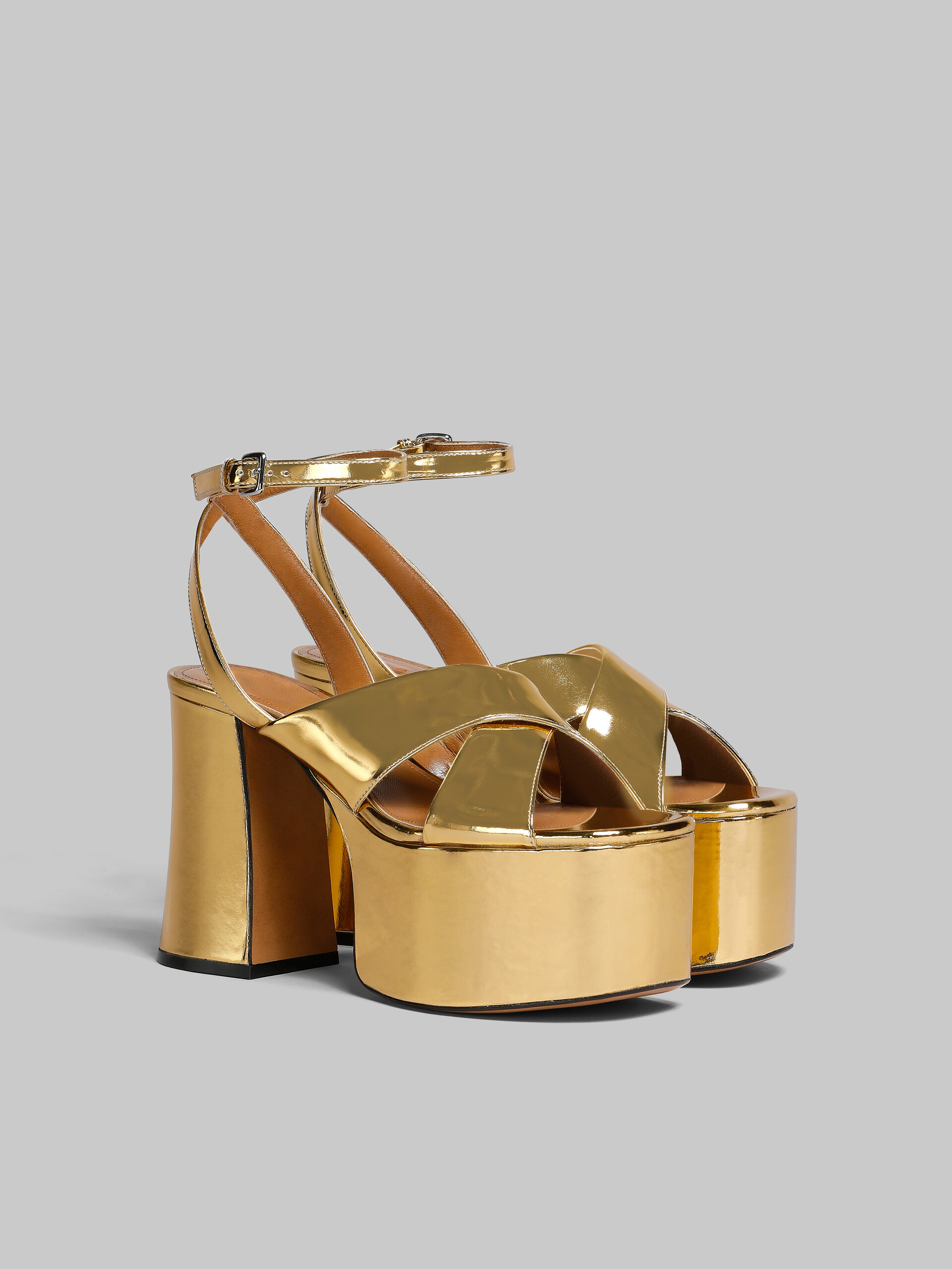 Sandalo con plateau in pelle color oro - Sandali - Image 2