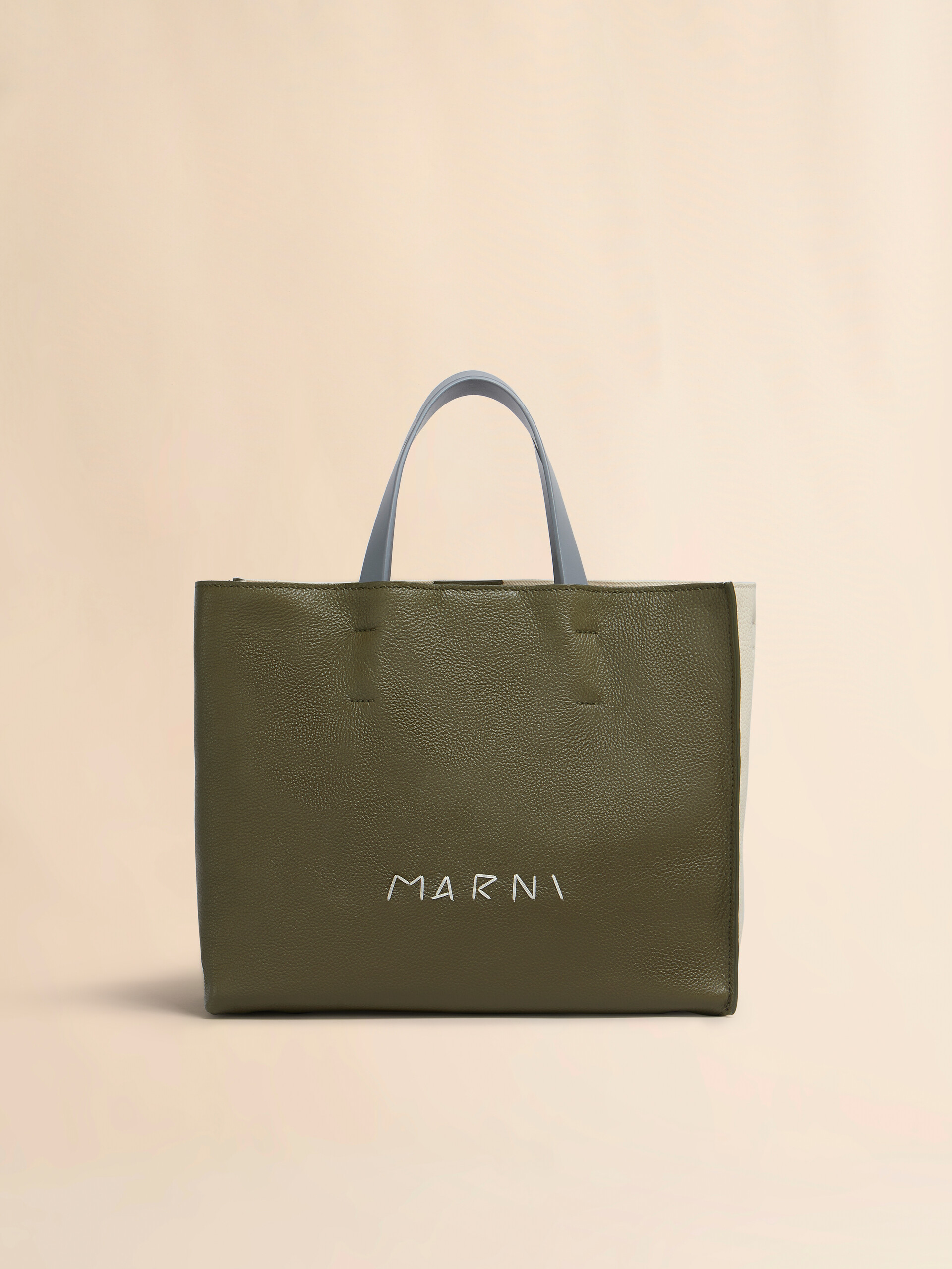 Tote Bag Museo Soft aus hellrosa und beigefarbenem Leder mit Marni Symbol Stickerei - Shopper - Image 1