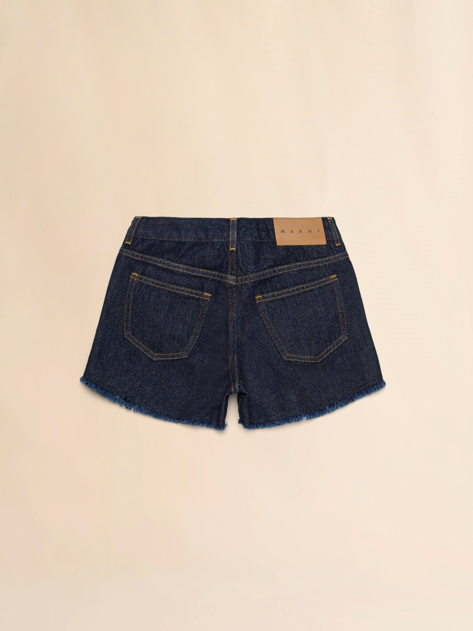 Shorts en denim oscuro con pedrería - Pantalones - Image 2