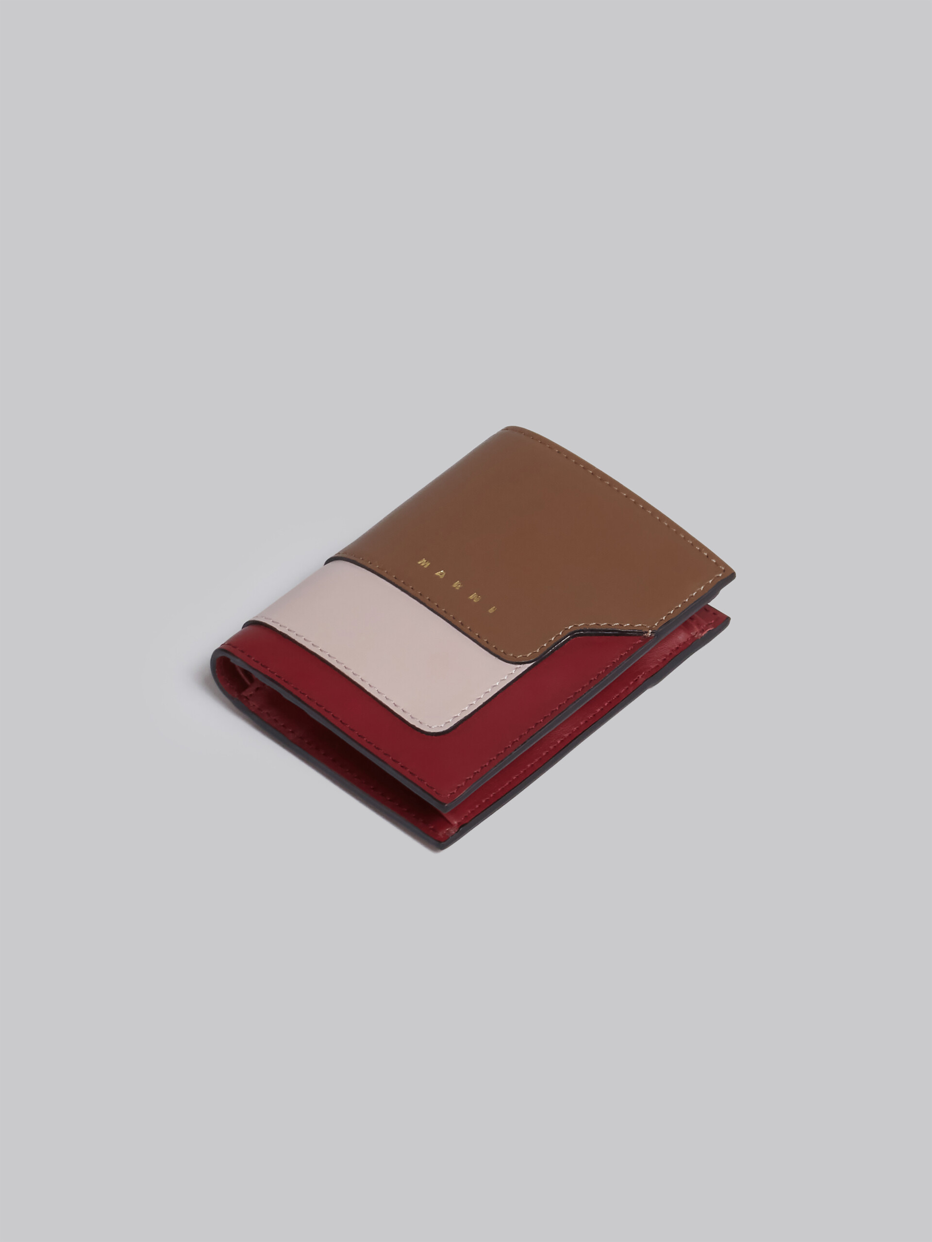 Faltbrieftasche aus braun-pinkem und burgunderrotem Saffianleder - Brieftaschen - Image 5