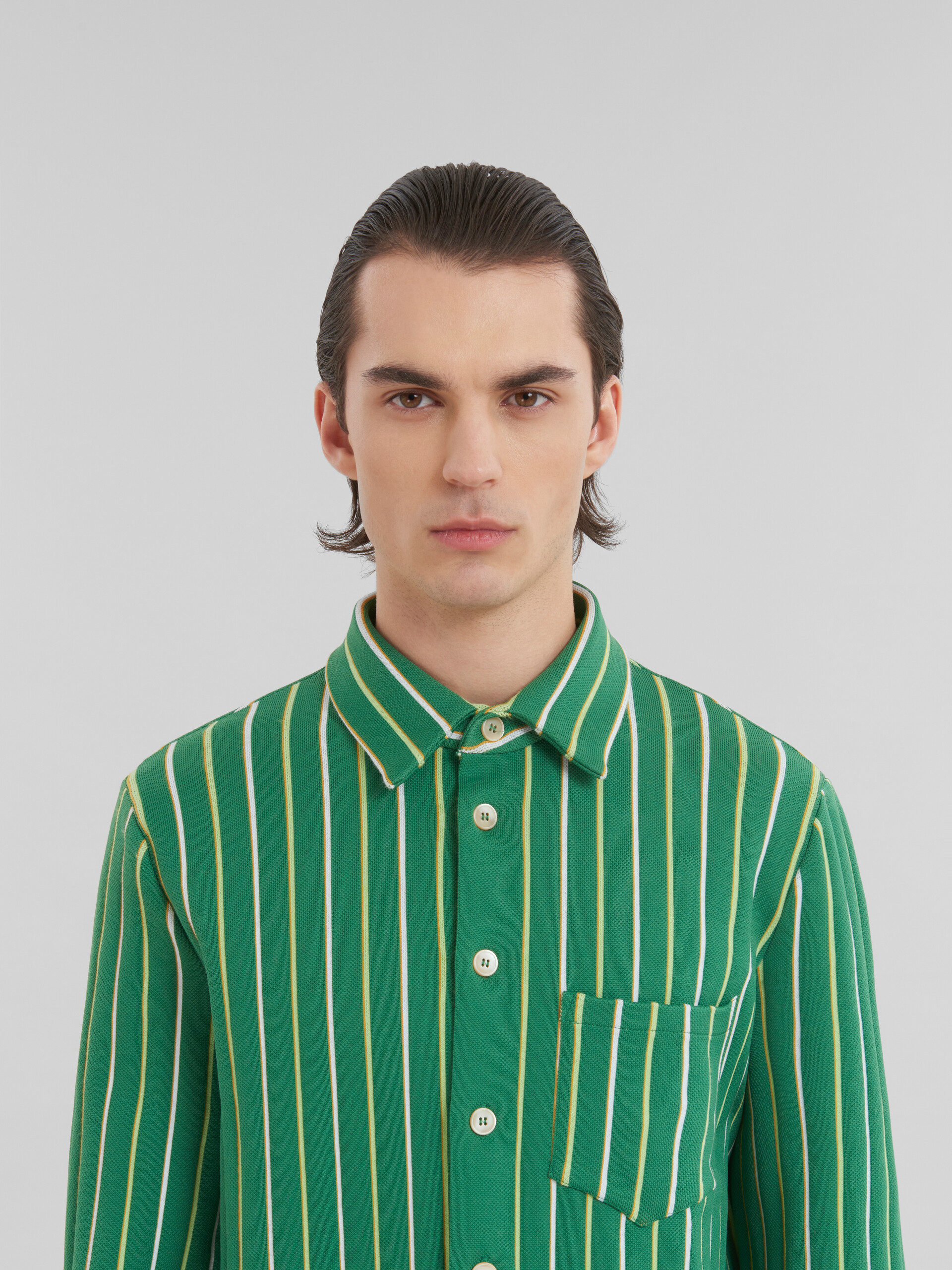 Grün gestreiftes Hemd aus technischem Strick - Hemden - Image 4