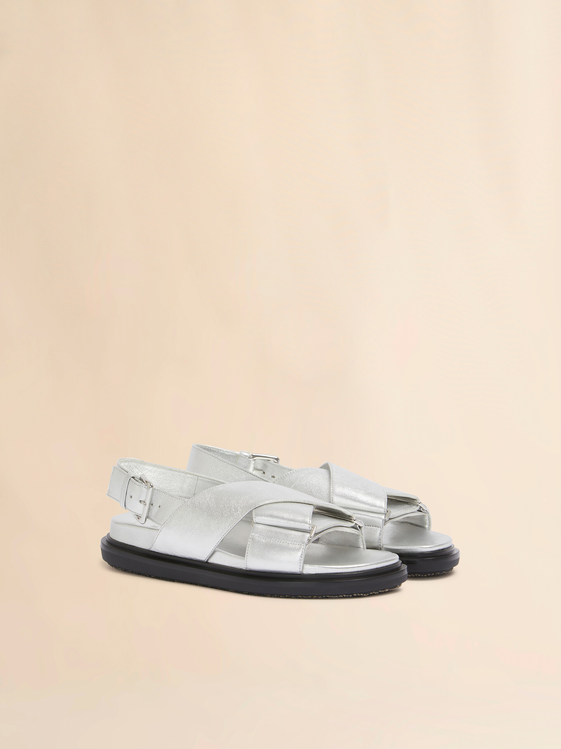 Silberfarbenes Leder-Fussbett - Sandalen - Image 2