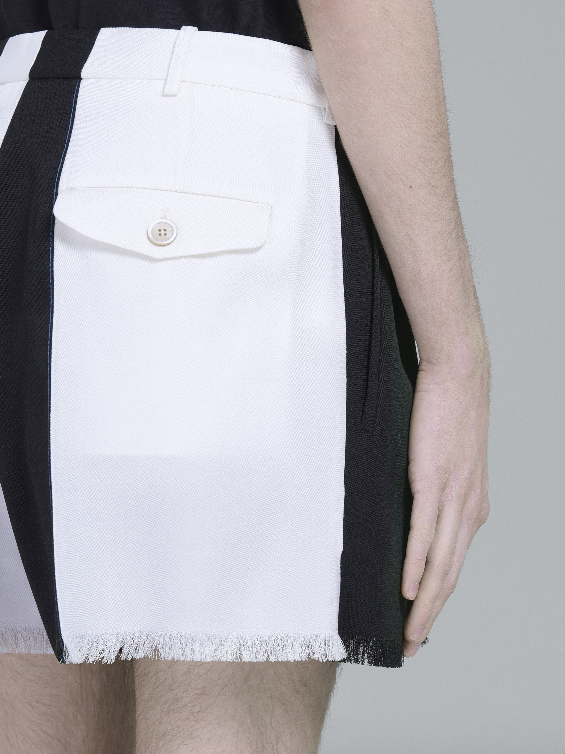 Pantaloni corti in lana grain de poudre | Marni