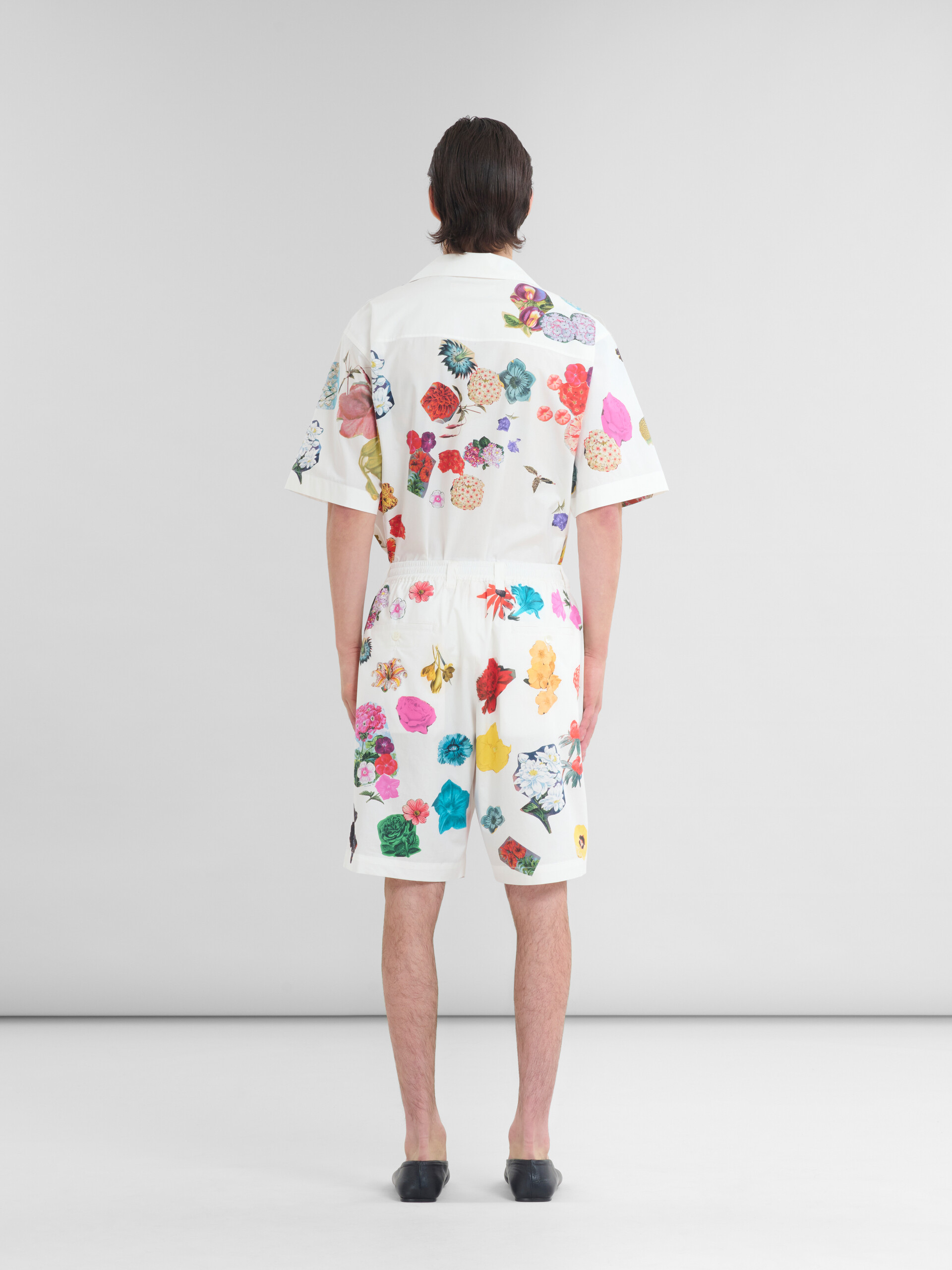Short Bermuda blanc avec imprimés fleurs - Pantalons - Image 3