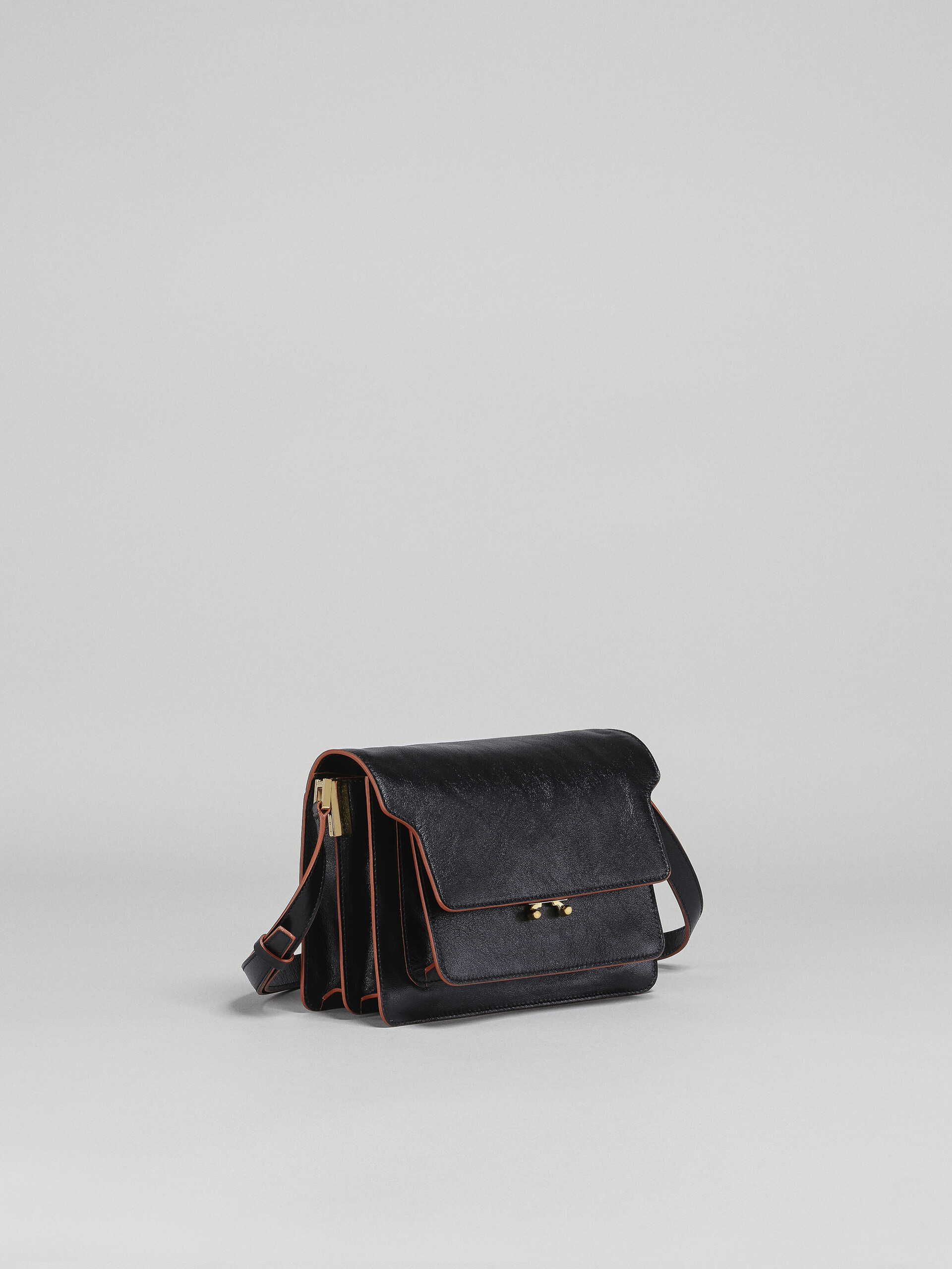Black tumbled calf medium TRUNK SOFT bag - Shoulder Bags - Image 6