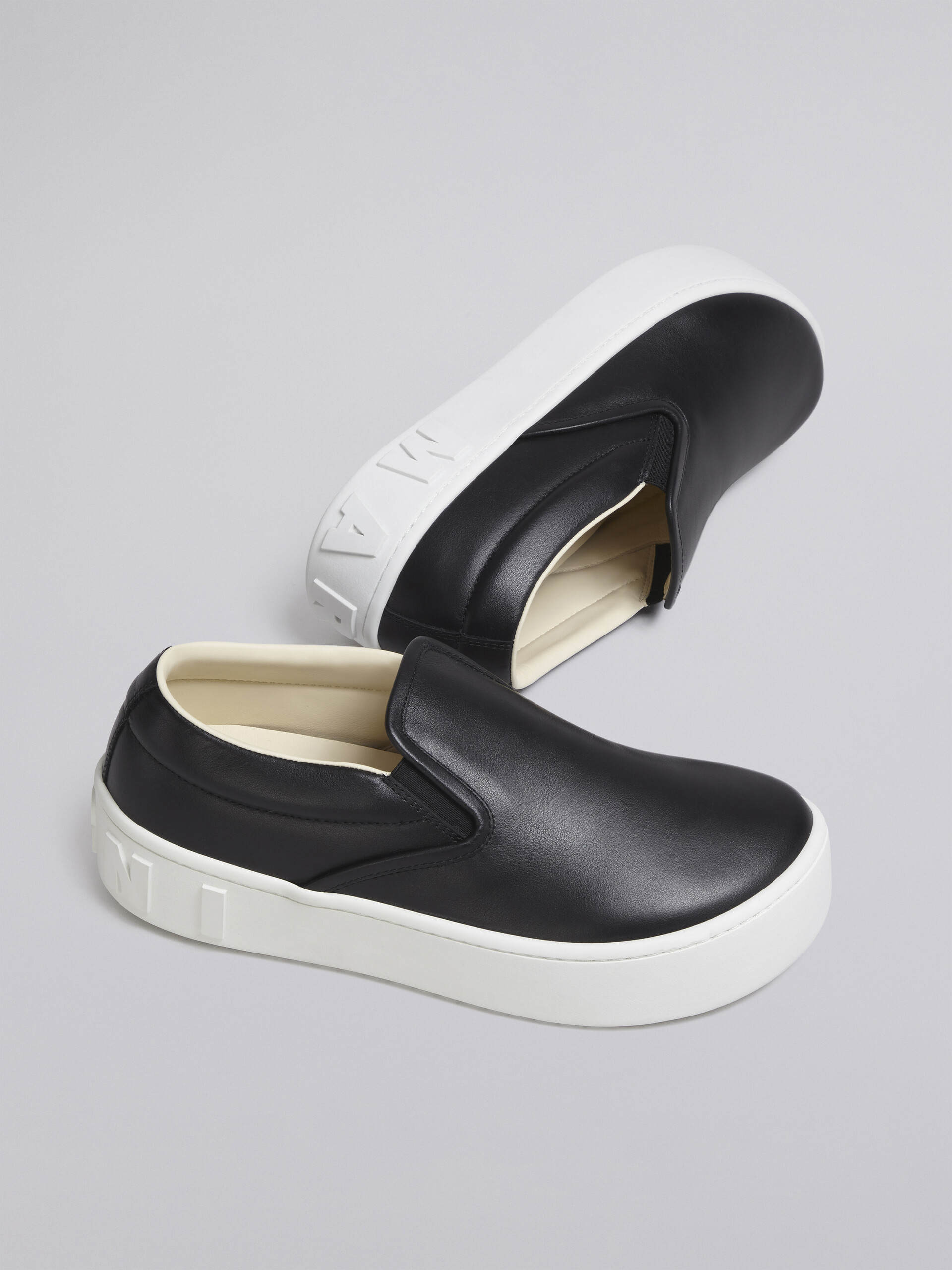 Sneakers à enfiler en cuir de veau noir avec grand logo Marni en relief - Sneakers - Image 5