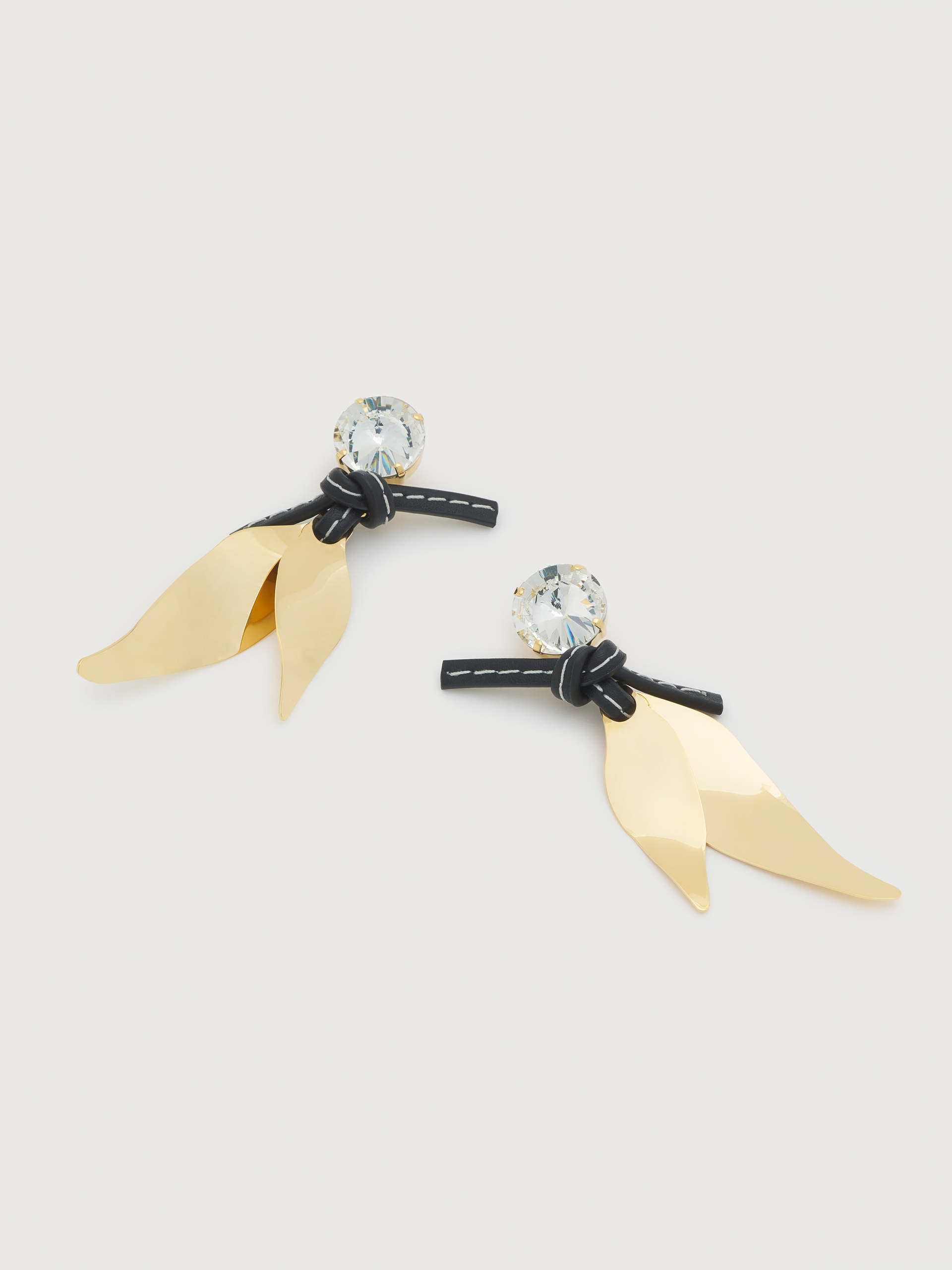 Ohrringe Archivio aus Leder mit goldfarbenem Blatt-Anh&auml;nger - Ohrringe - Image 1