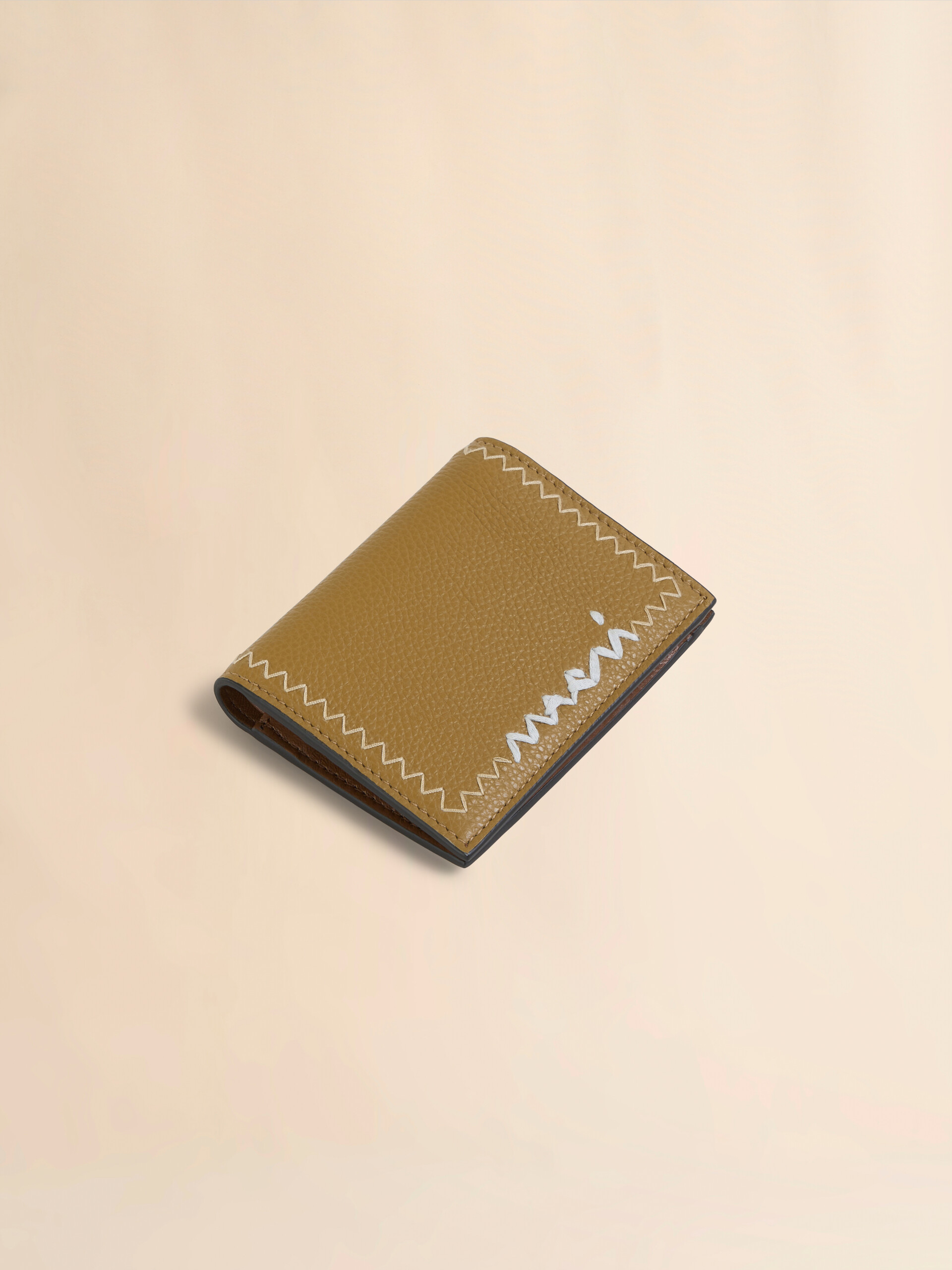 ブラウン 二つ折りウォレット、マルニメンディング刺しゅう | Marni