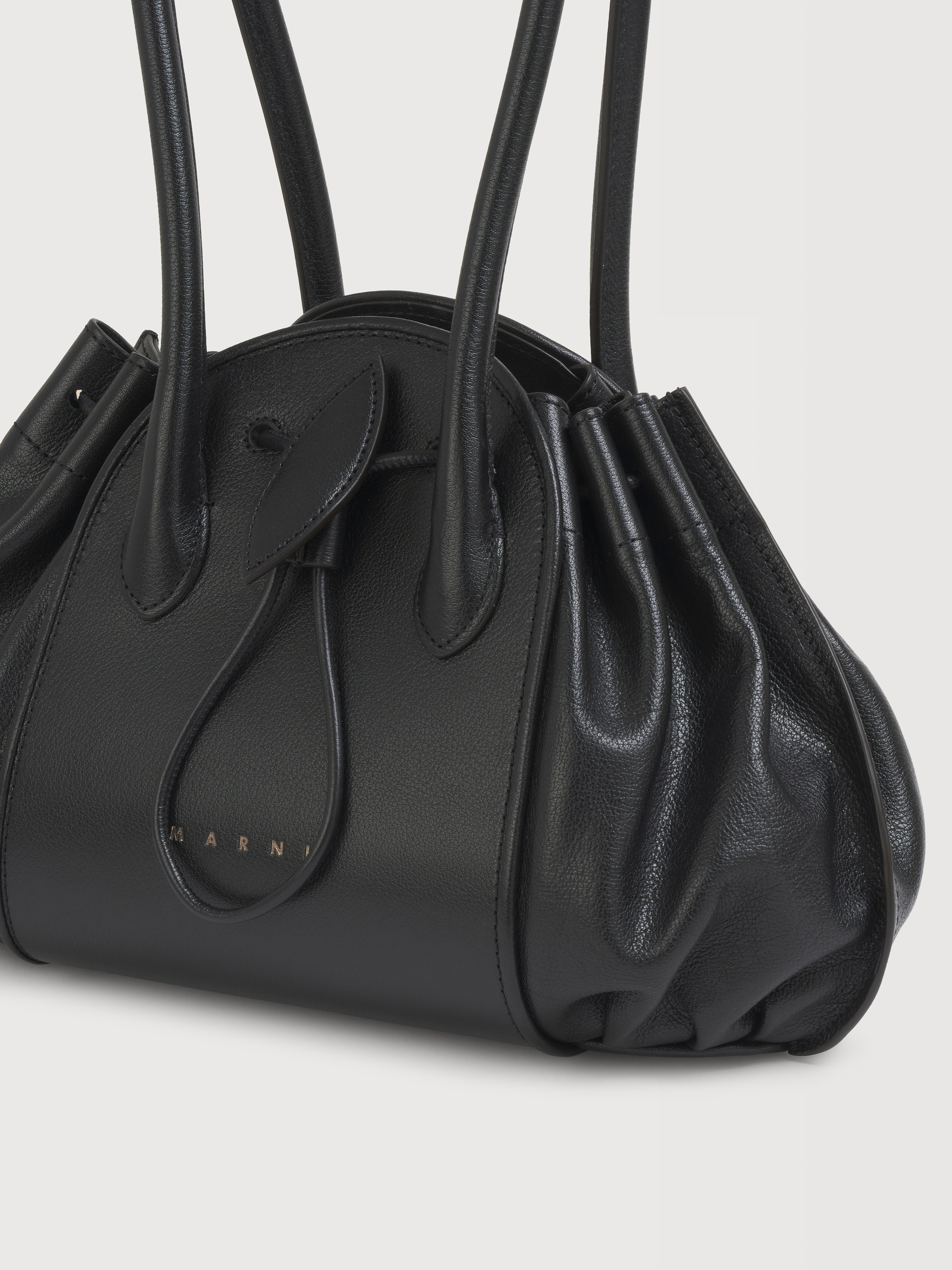 ブラック Tulipea レザー製ショルダーショルダーバッグ | Marni