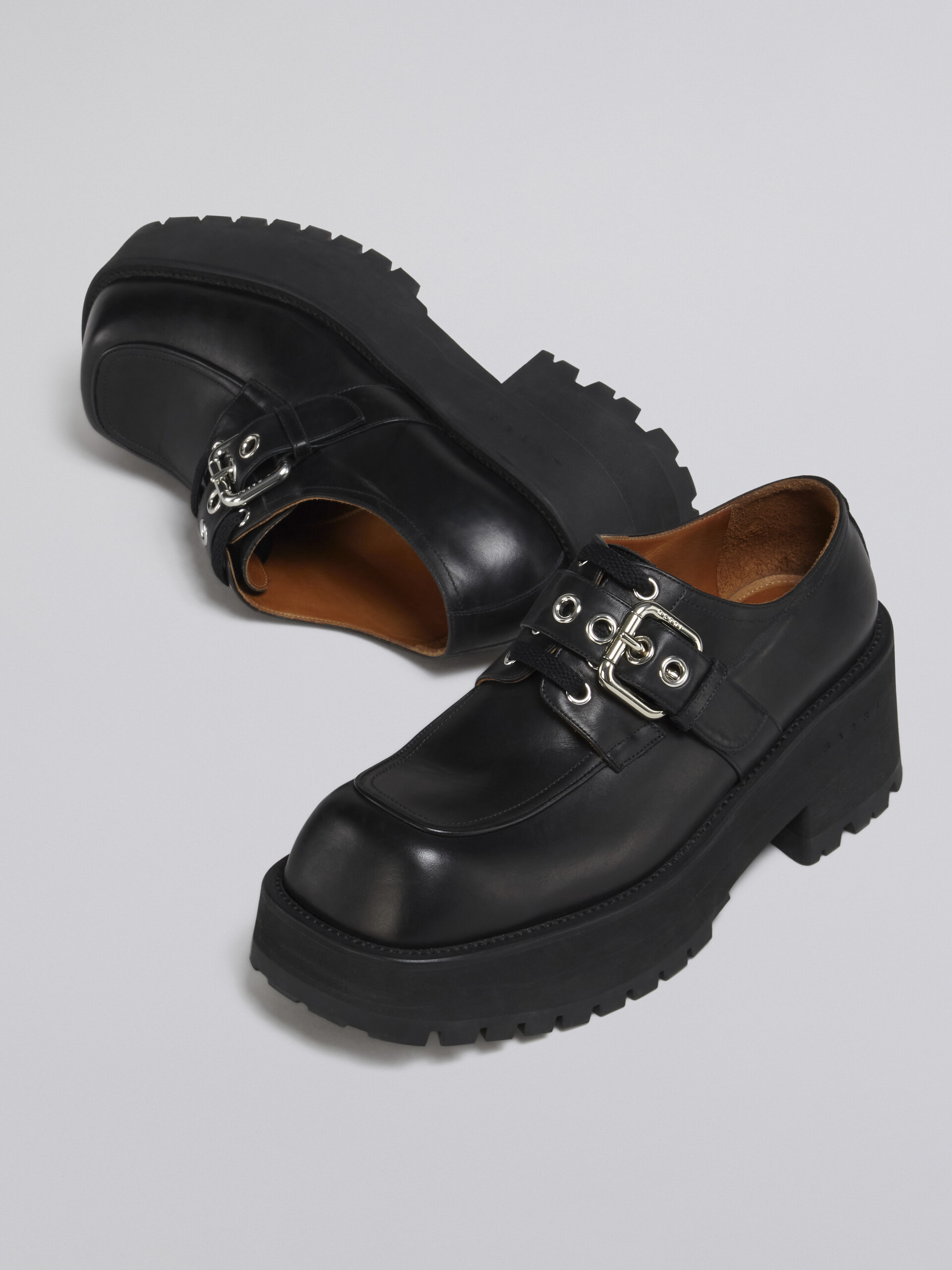 Mocassin en cuir de veau souple noir - Chaussures à Lacets - Image 5