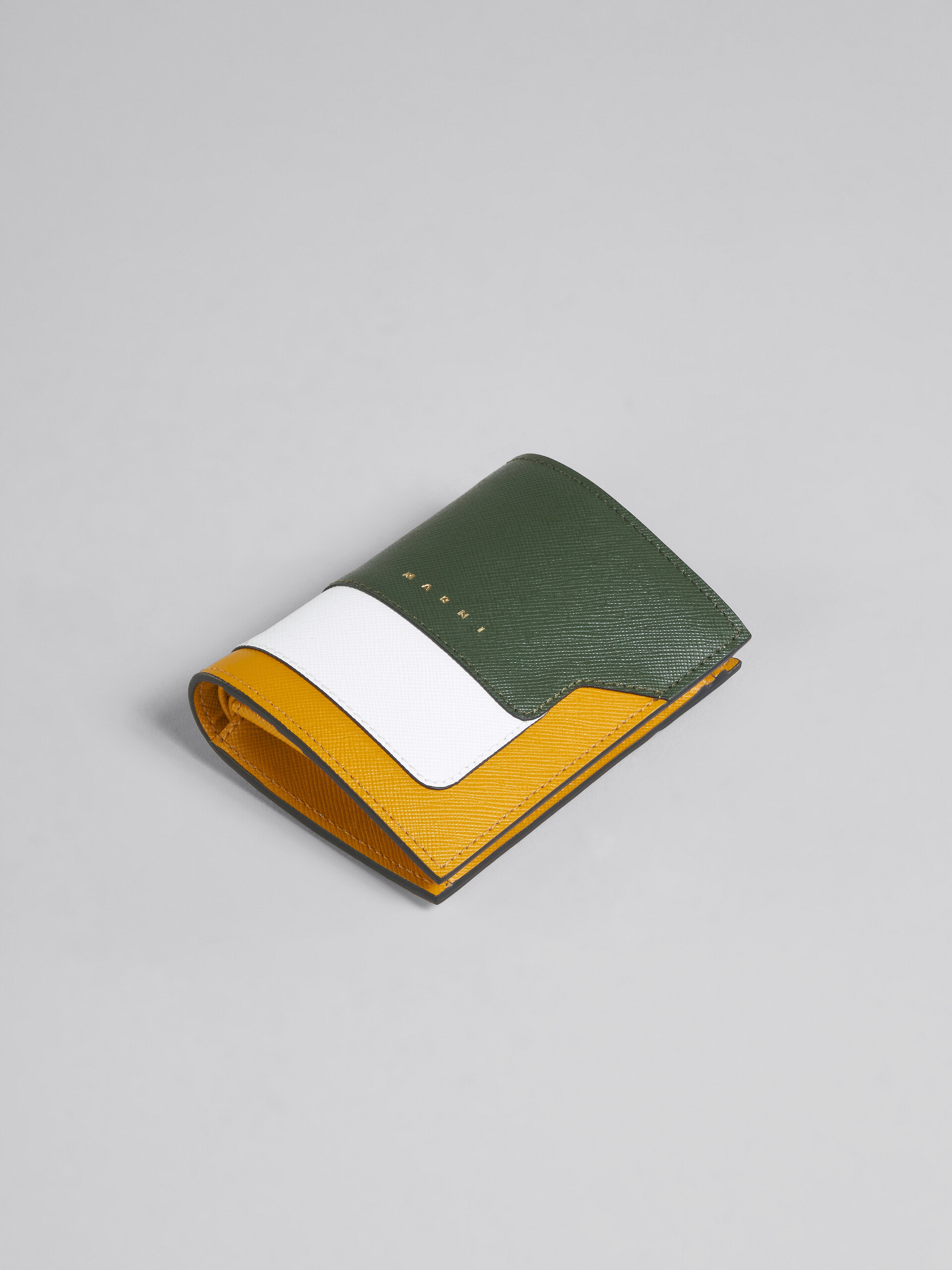 Mehrfarbige zweifache Faltbrieftasche aus grünem Saffiano-Leder - Brieftaschen - Image 5