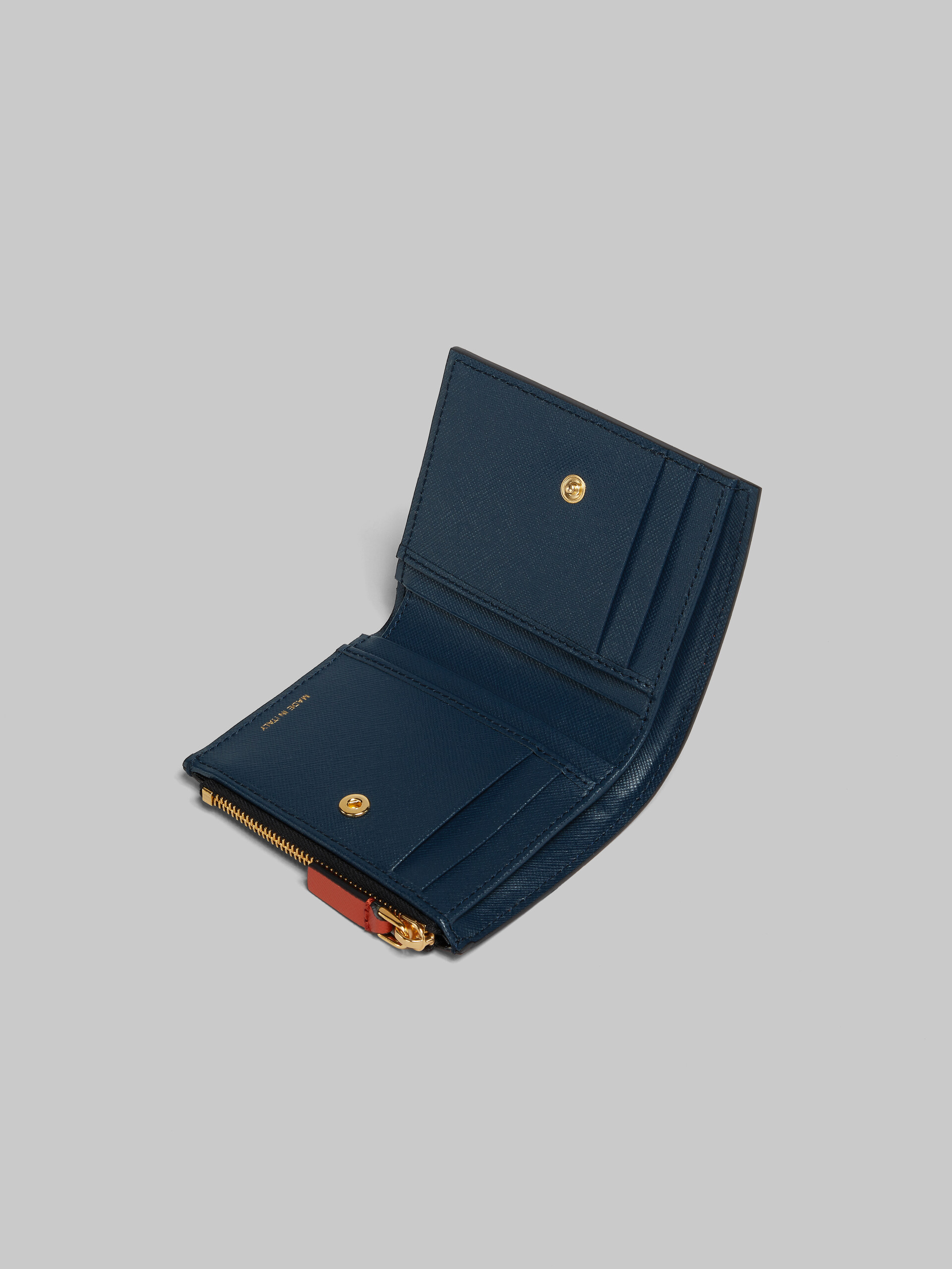 Portafoglio bi-fold in pelle saffiano arancione, beige e blu scuro - Portafogli - Image 4
