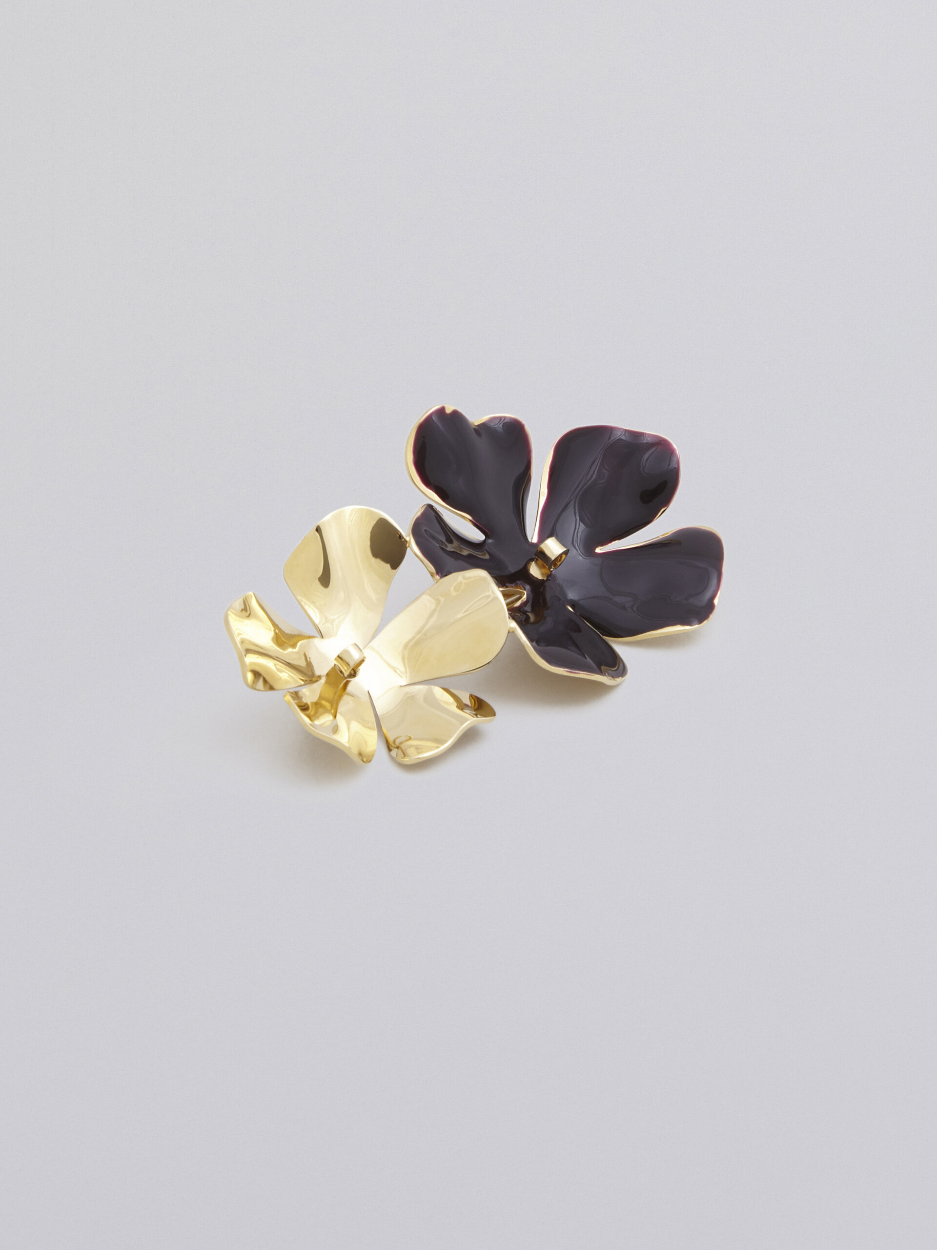 Brass FLOWER brooch in the shape of a flower with enamel petals - Broach - Image 3
