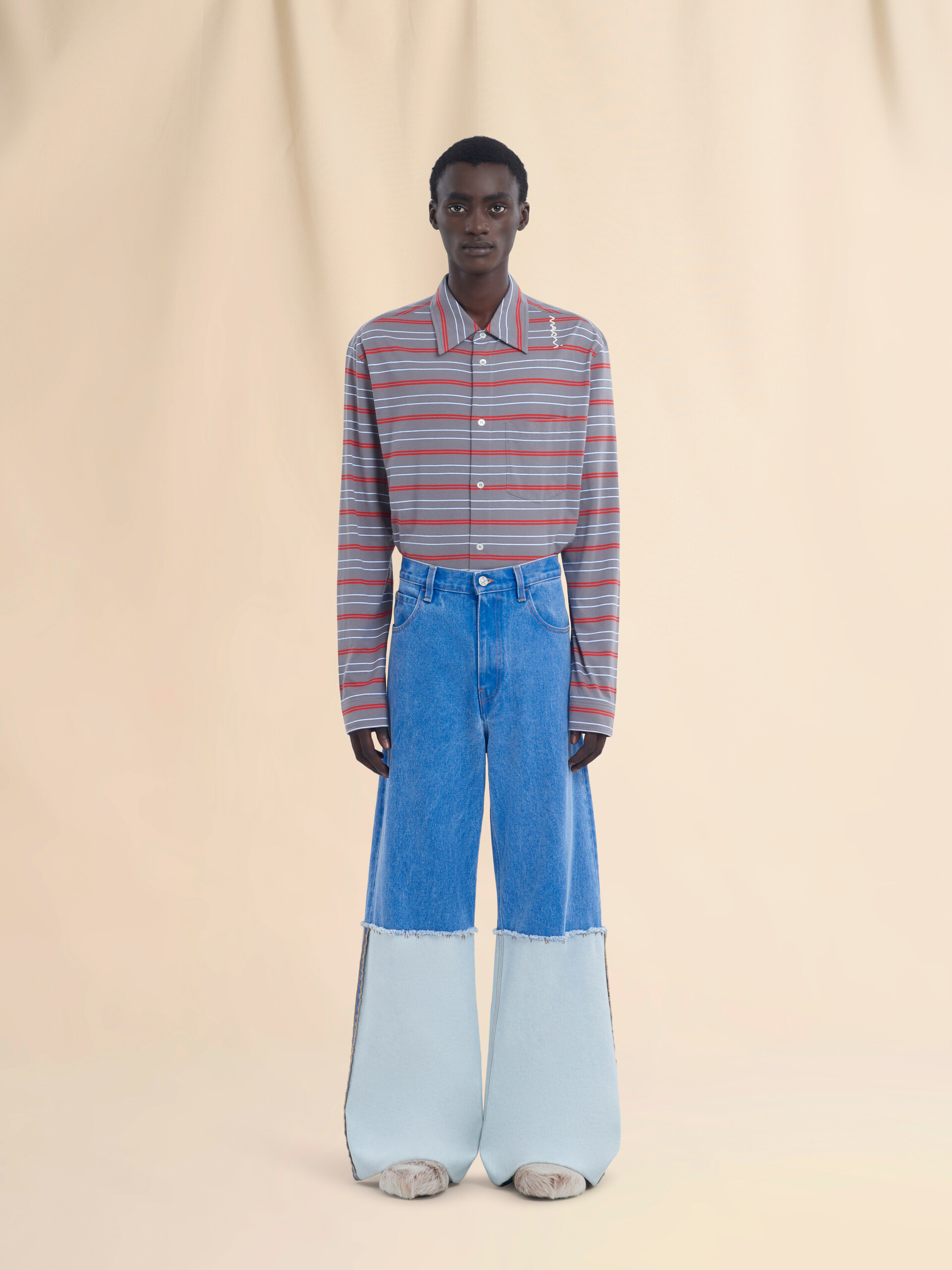 Weite blaue Jeans aus Denim mit hohem Umschlag - Hosen - Image 2