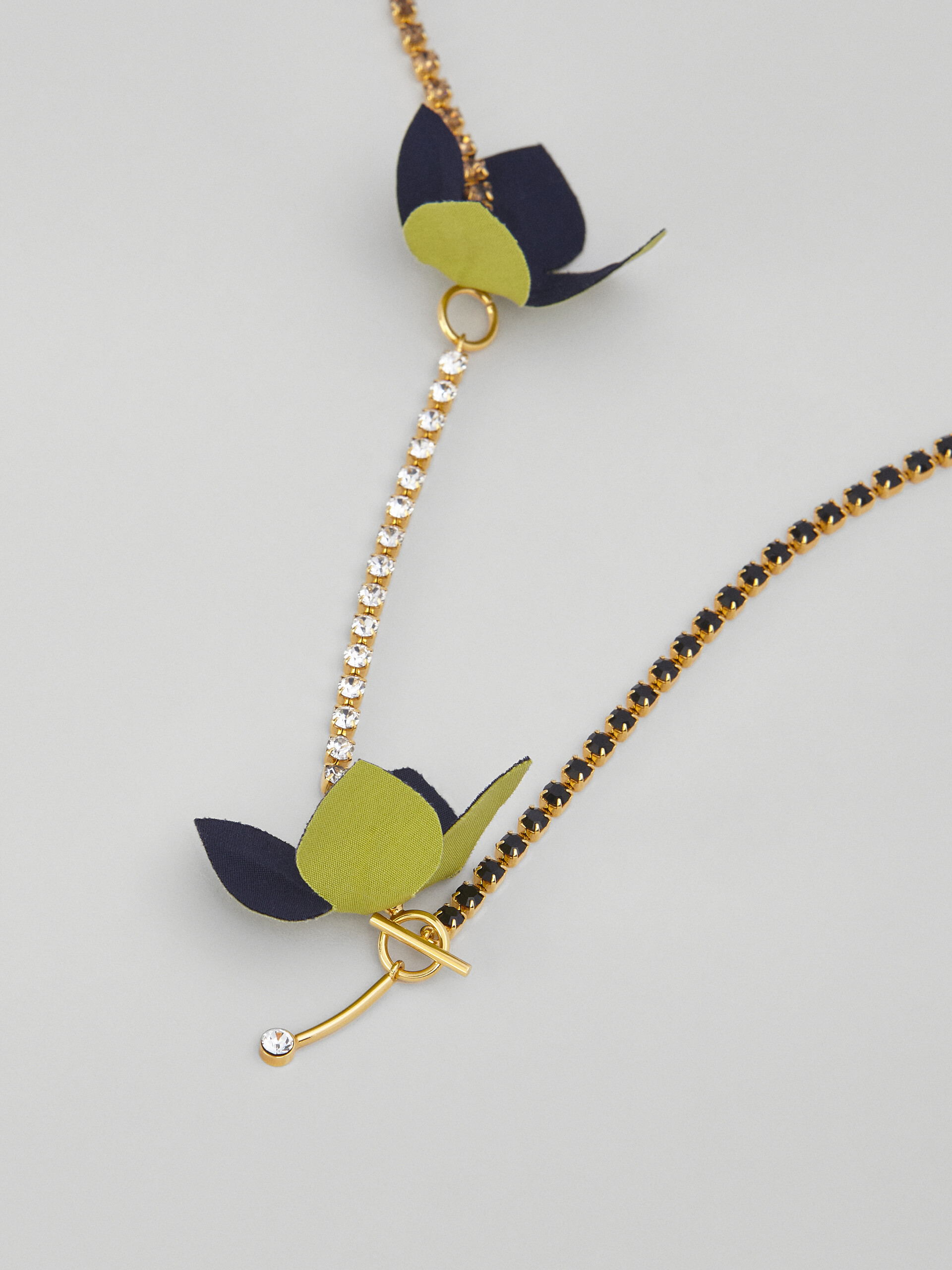 FLORA Halskette aus zweifarbiger Baumwolle und Strasssteinen - Halsketten - Image 3