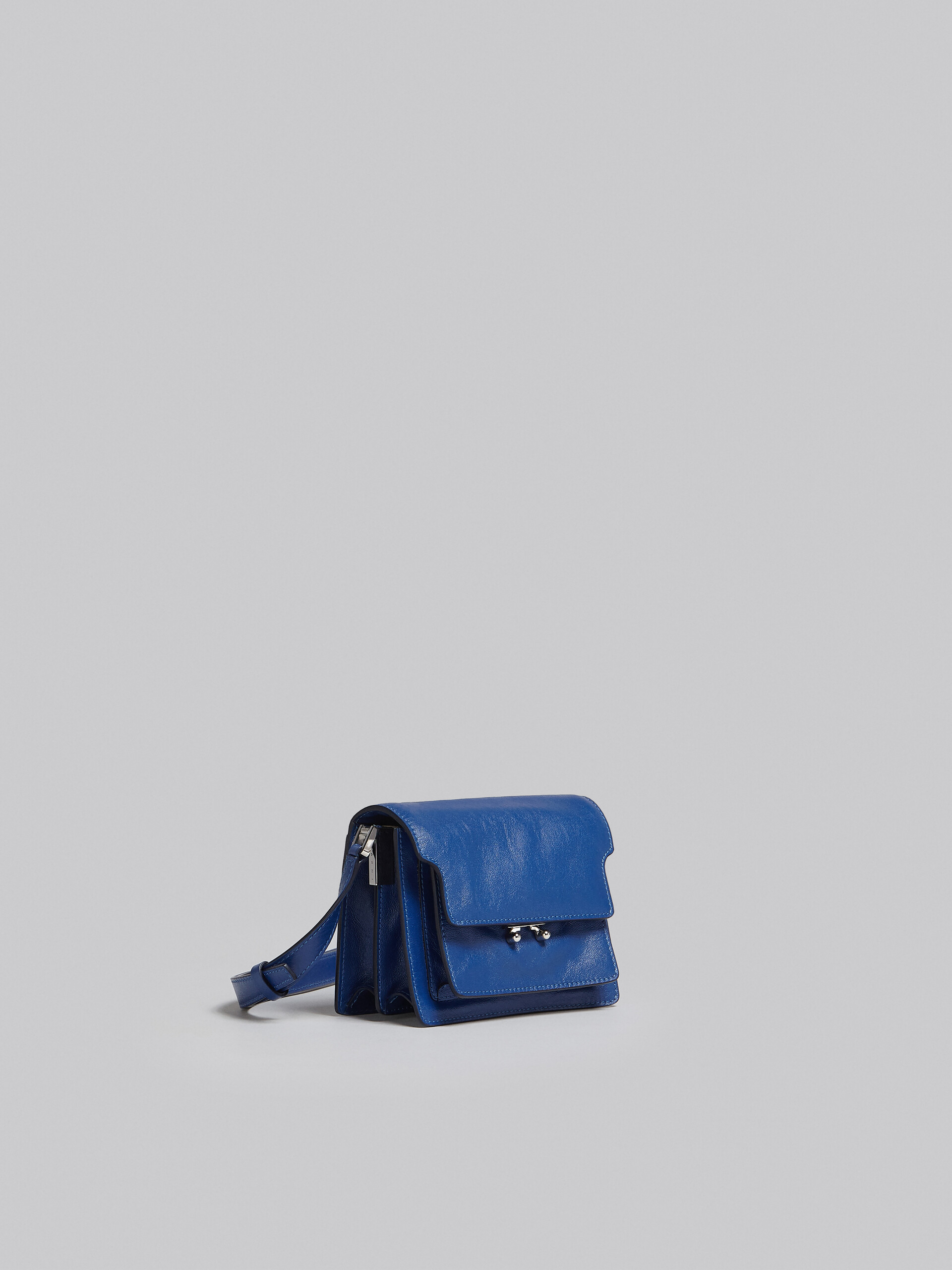 Trunk Soft Mini Bag in blue leather - Shoulder Bags - Image 6