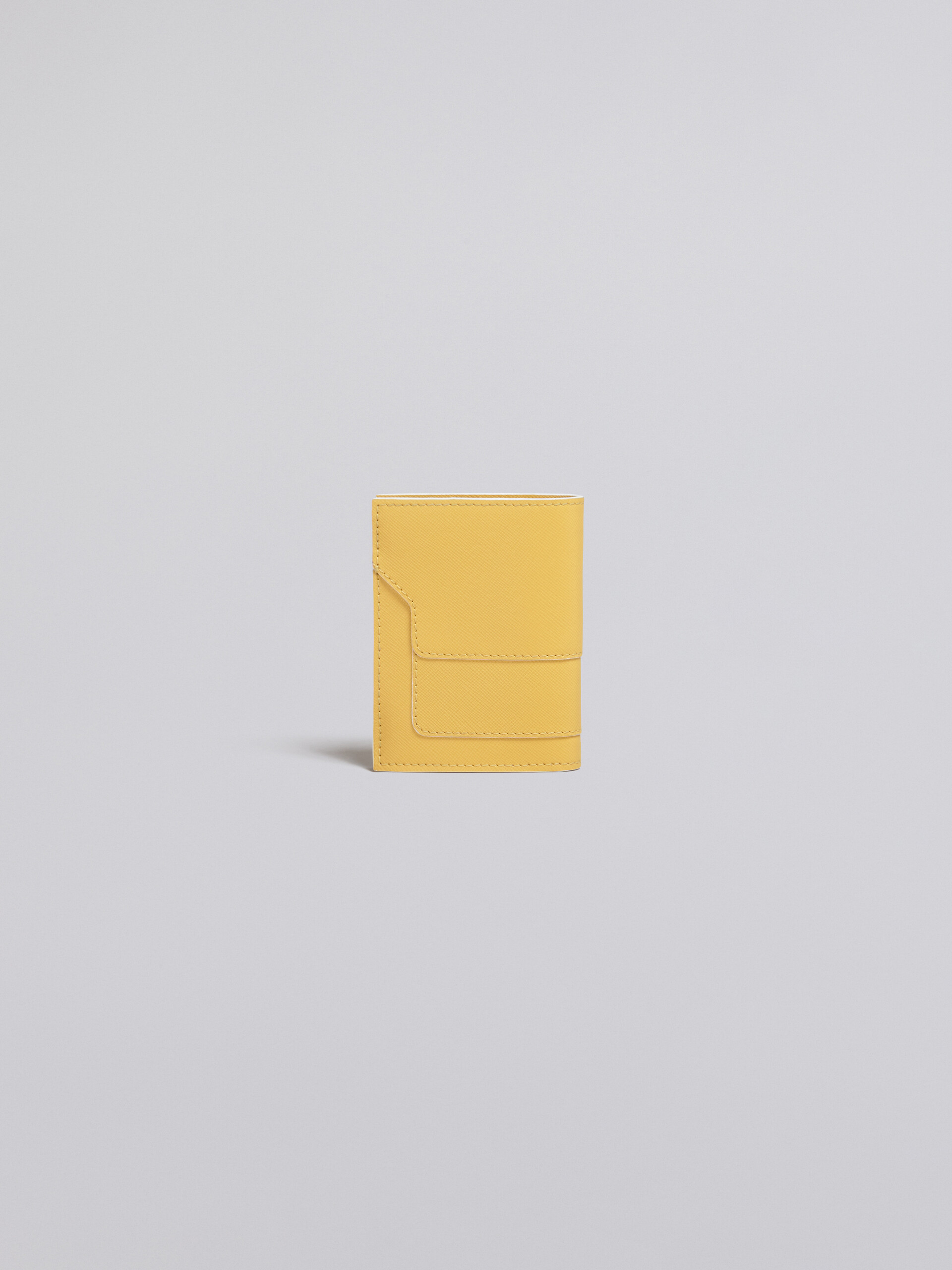 Einfarbige zweiteilige Geldbörse aus Saffianleder in Gelb - Brieftaschen - Image 3