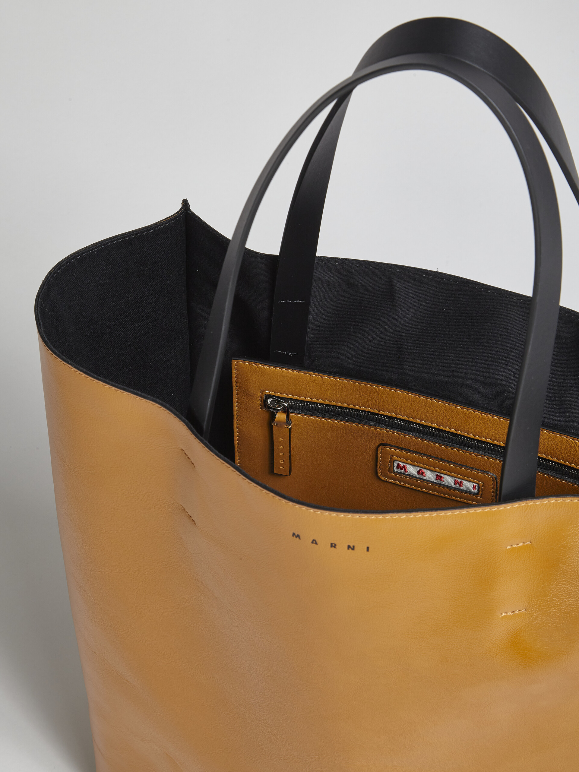 MUSEO SOFT bag in shiny brown and black leather - Shopping Bags - Image 3