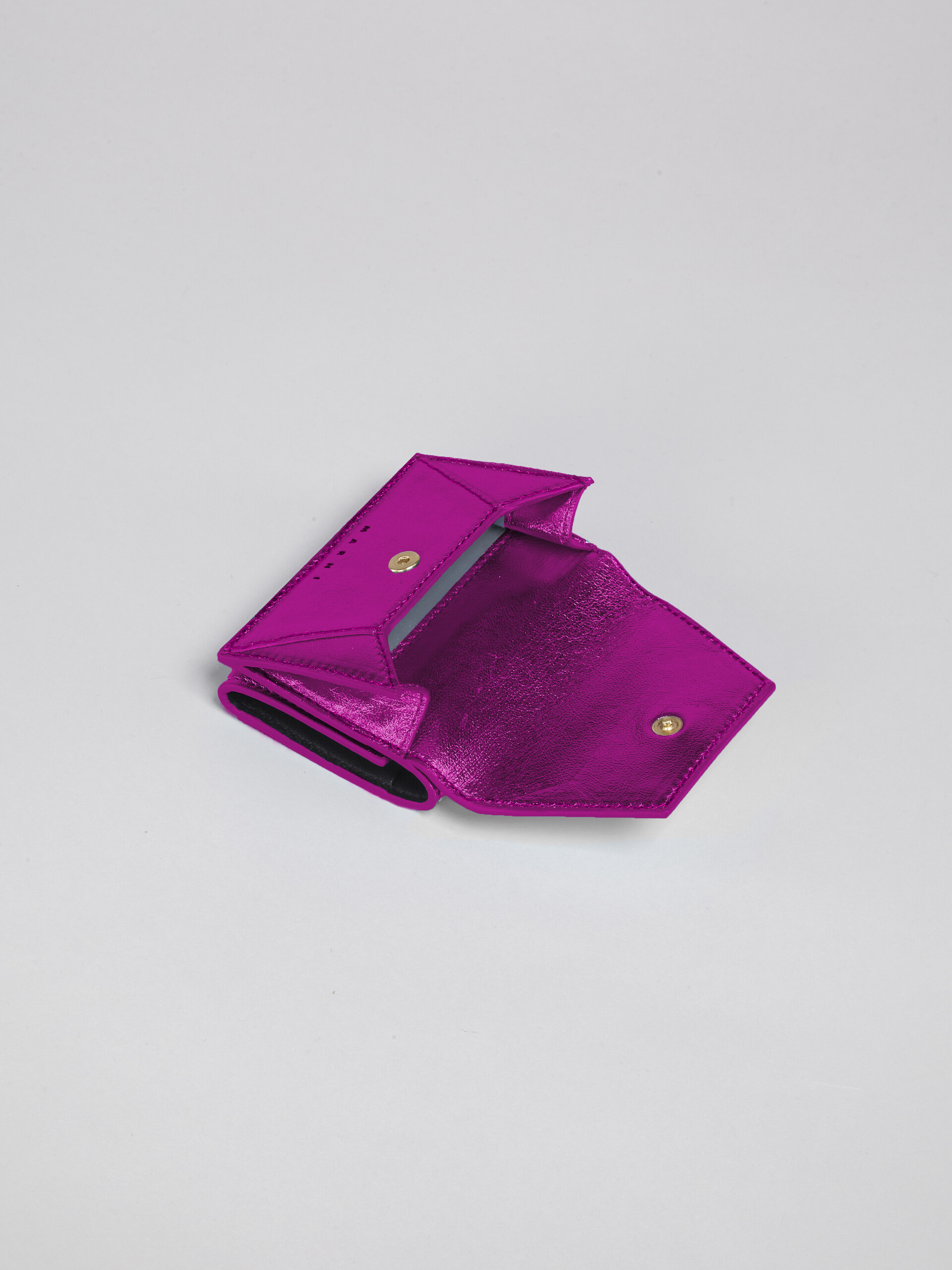 Portefeuille à trois volets en cuir nappa rose métallisé - Portefeuilles - Image 5