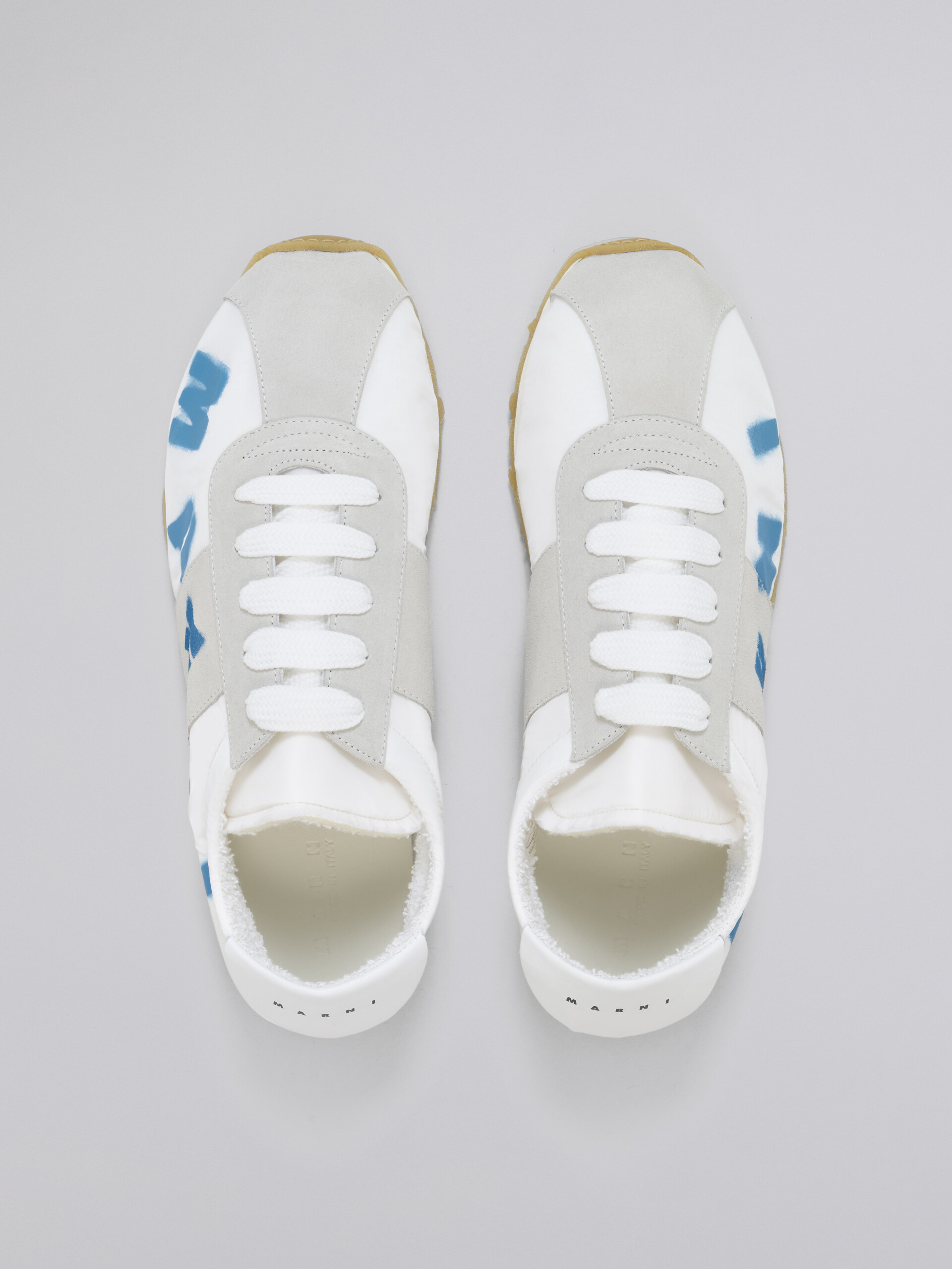 Sneaker in poliammide bianco con logo Marni aerografato - Sneakers - Image 4