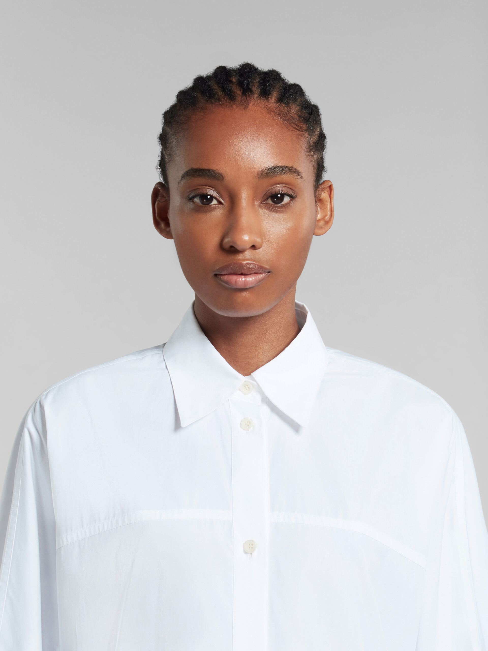 Weißes Oversize-Hemdkleid aus Bio-Popeline - Kleider - Image 4
