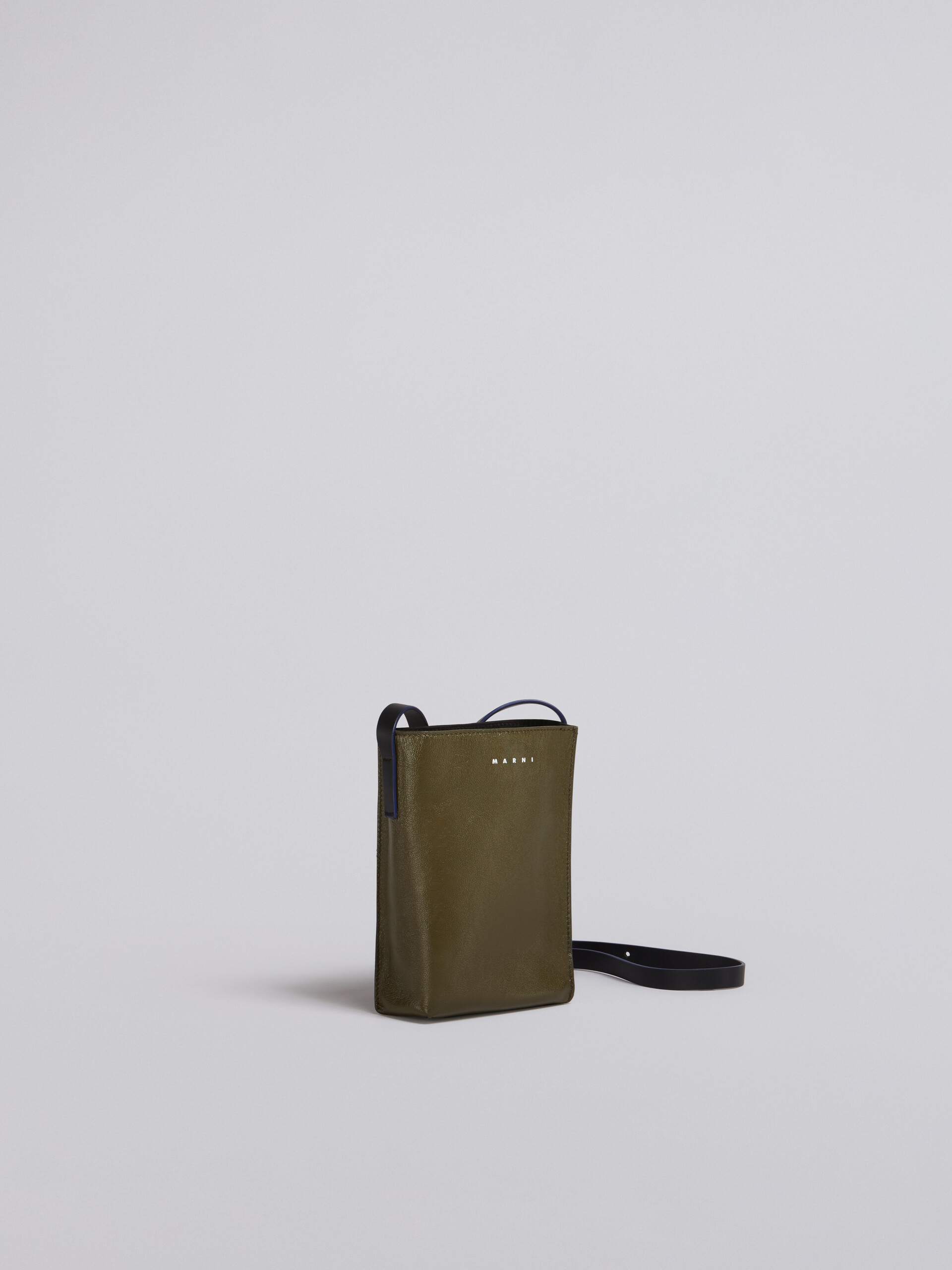Tasche MUSEO SOFT aus glänzendem zweifarbigen Kalbsleder - Schultertaschen - Image 5