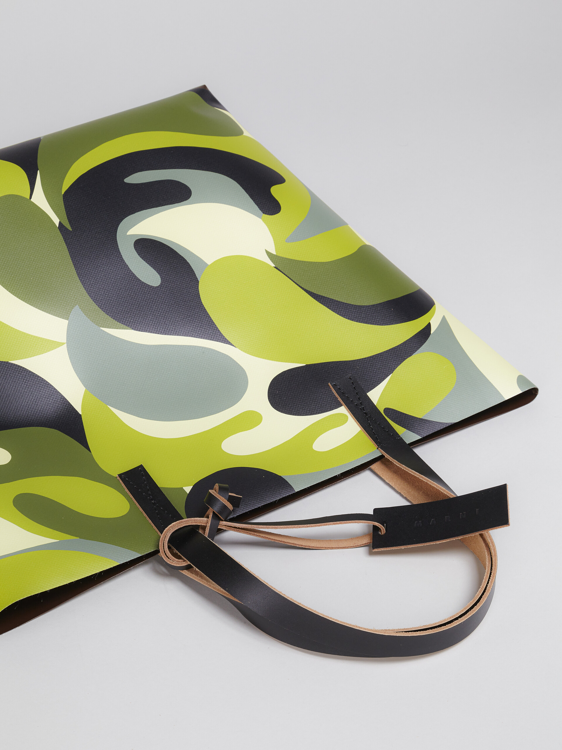 50s Camo print TRIBECA PVC shopping bag - Shopping Bags - Image 2