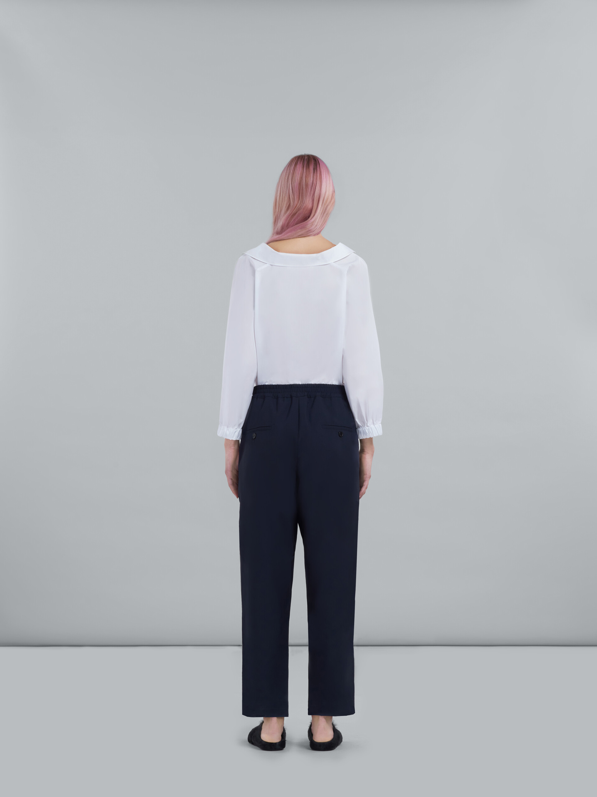 Kurz geschnittene Hose aus blauer Tropenwolle - Hosen - Image 3