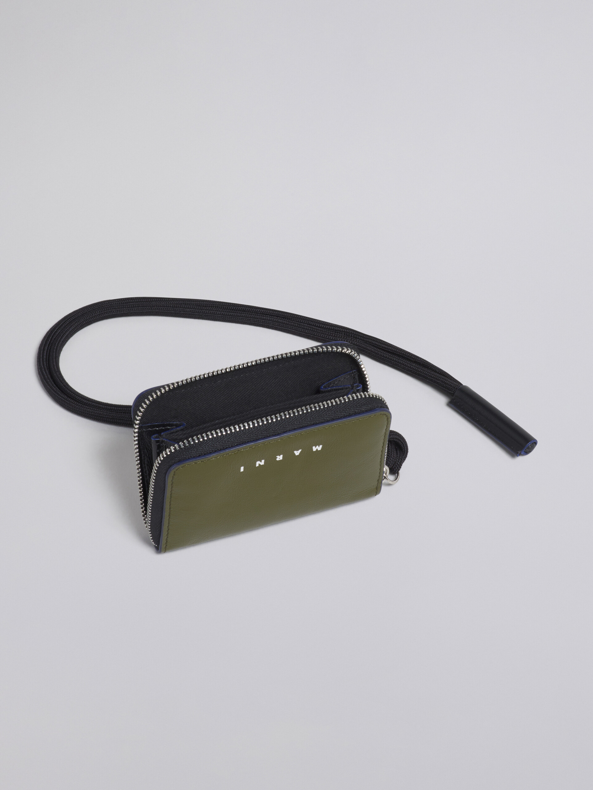 Zweifarbige Brieftasche aus glänzendem Kalbsleder mit umlaufendem Reißverschluss - Brieftaschen - Image 4