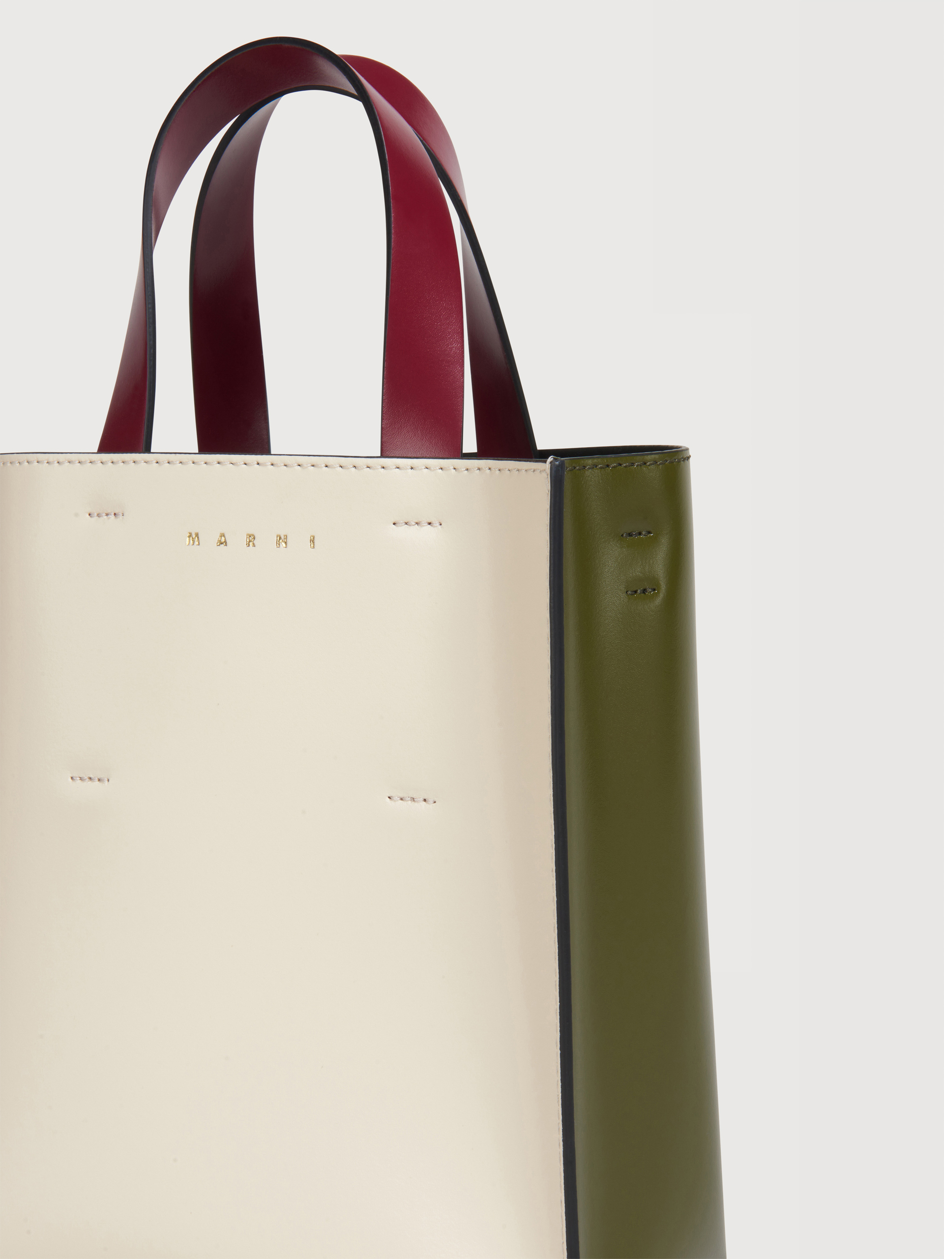 ホワイト、グリーン、レッド レザー製 Museoミニバッグ | Marni