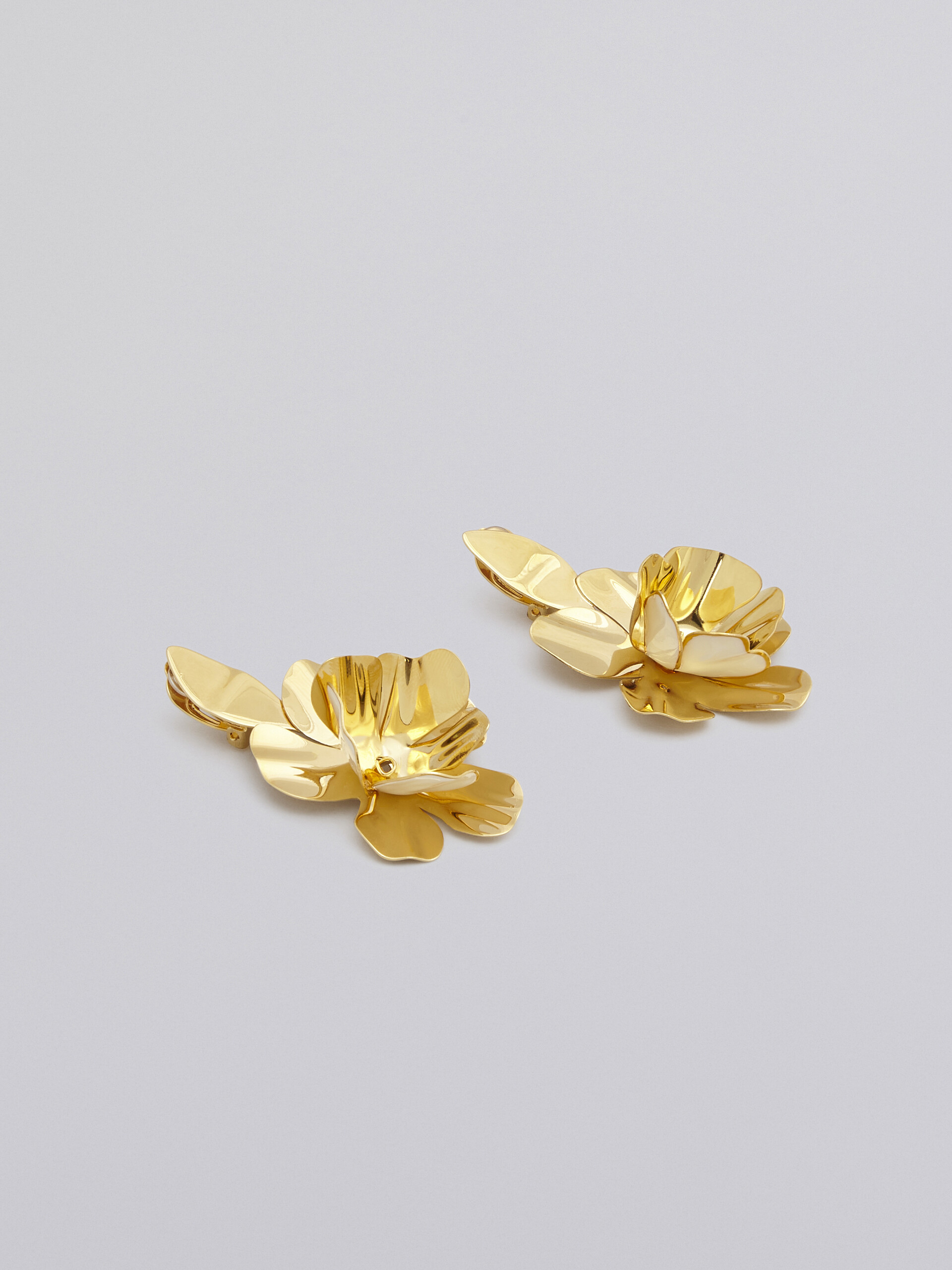 Boucles d'oreilles FLOWER en laiton en forme de fleur - Boucles d’oreilles - Image 2