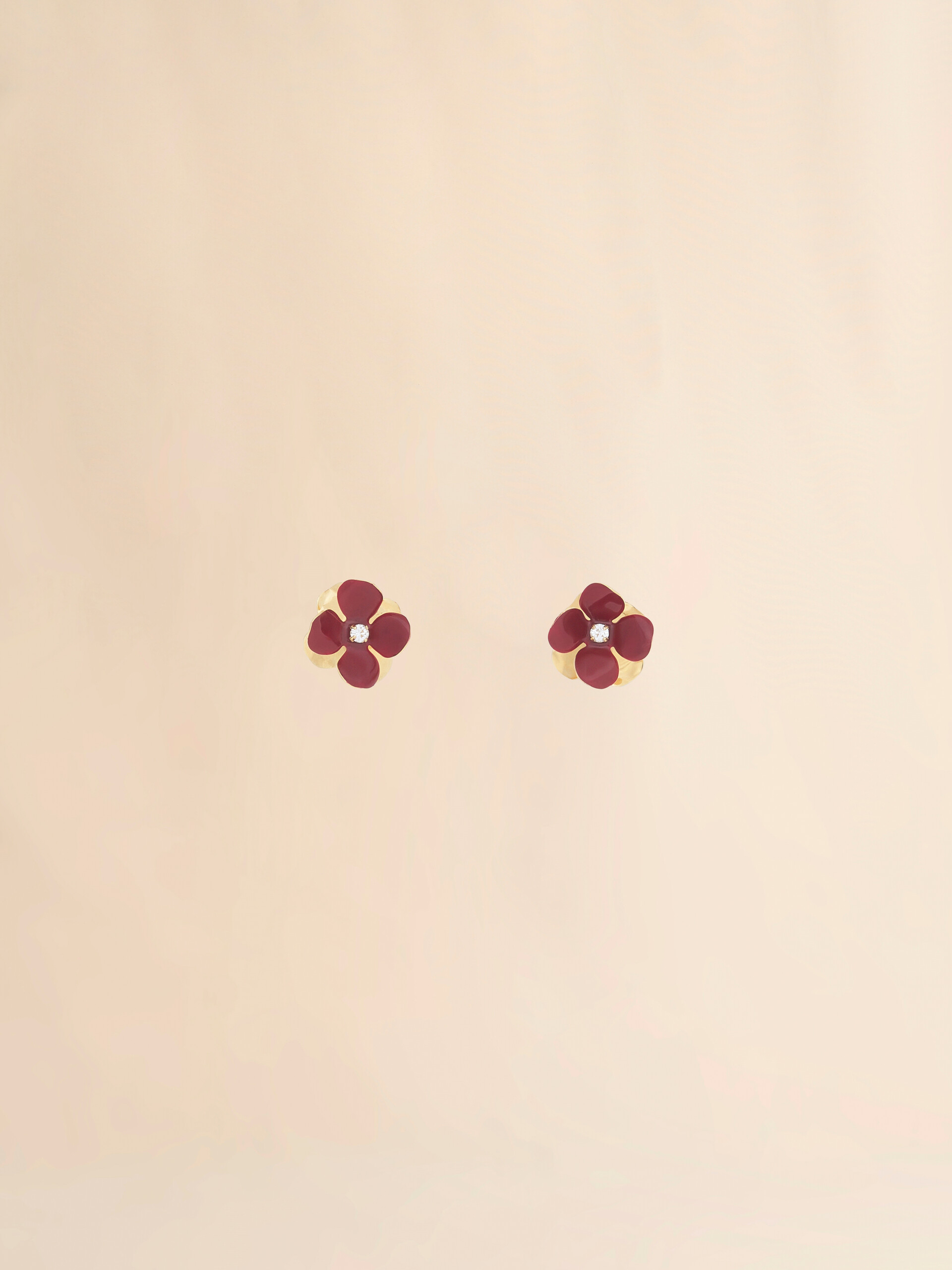 Boucles d'oreilles lobe avec fleur émaillée bordeaux - Boucles d’oreilles - Image 1