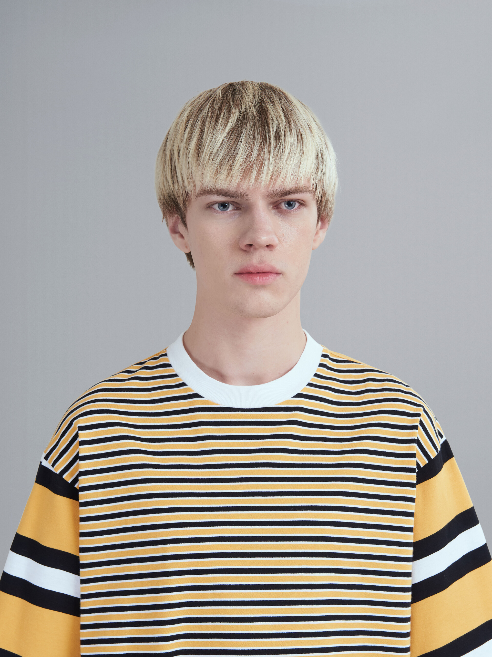 Gelb gestreiftes T-Shirt aus Baumwolljersey mit Rundhalsausschnitt - T-shirts - Image 4