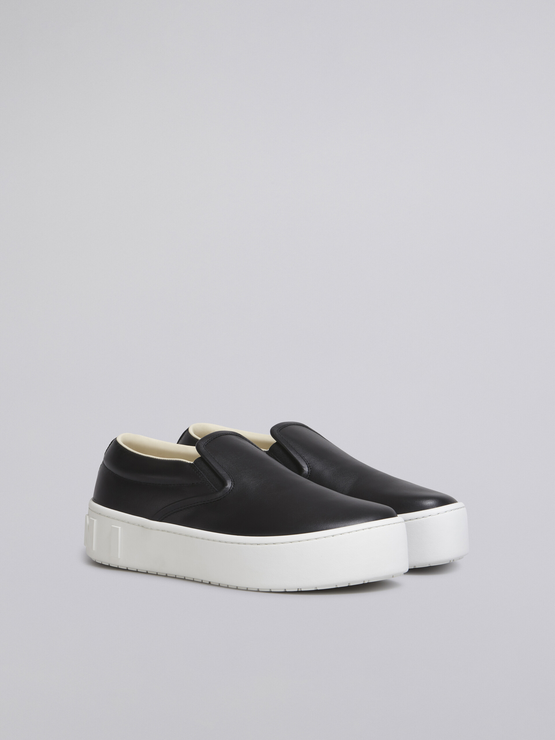 Sneaker slip-on in vitello nero con maxi logo Marni in rilievo - Sneakers - Image 2